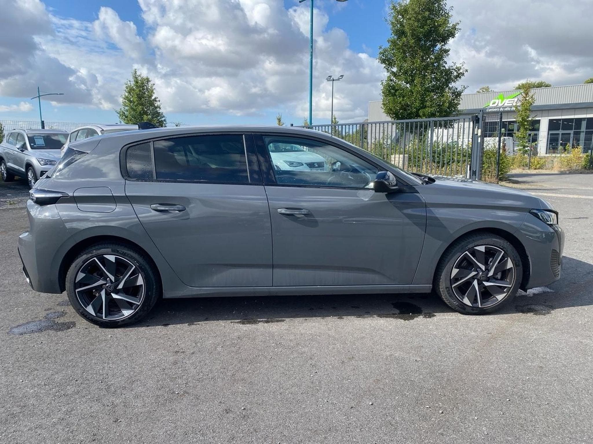 Peugeot 308 1.5 BLUEHDI 130 ALLURE EAT8 (2025) - Foto 4