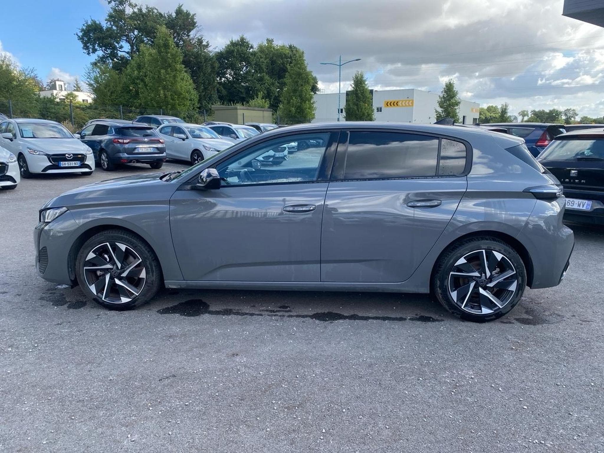 Peugeot 308 1.5 BLUEHDI 130 ALLURE EAT8 (2025) - Foto 8