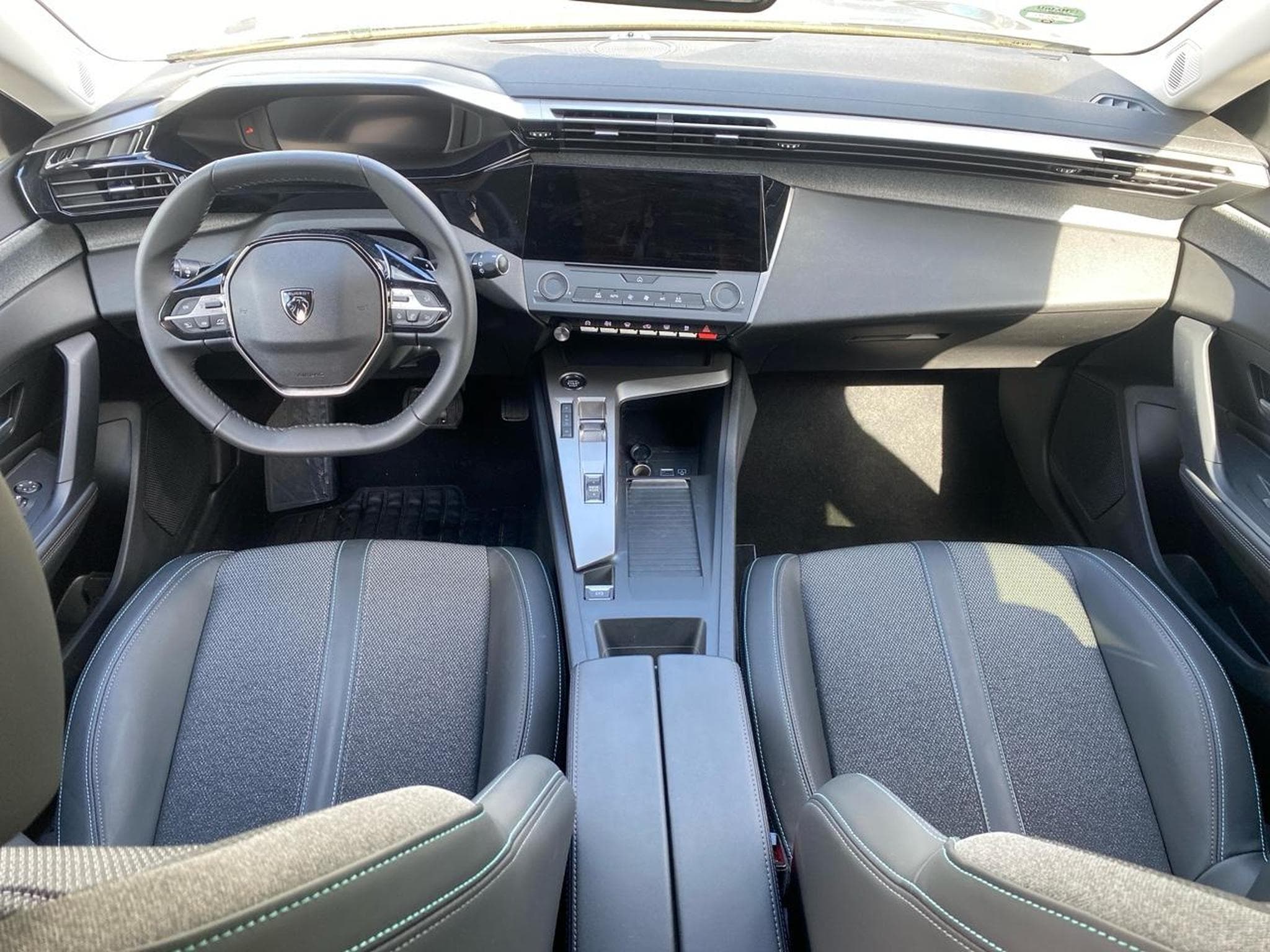 Peugeot 308 1.5 BLUEHDI 130 ALLURE EAT8 (2025) - Foto 9