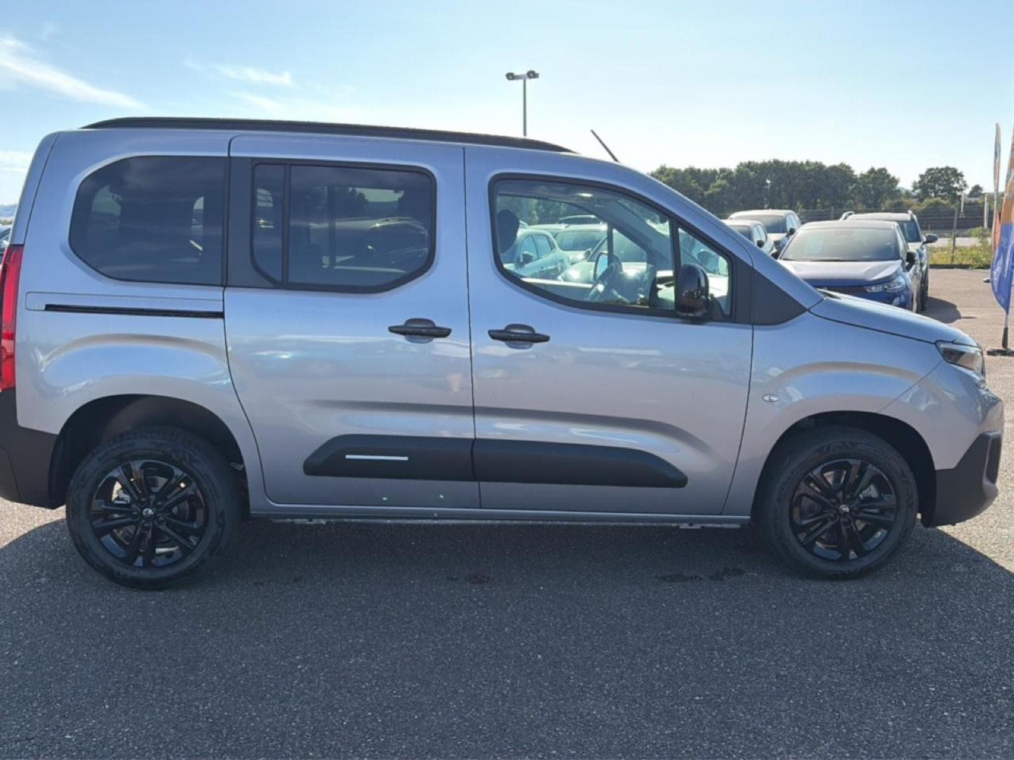 Citroen BERLINGO N1 1.5 BLUE HDI 130 M PLUS EAT8 (2026) - Foto 4