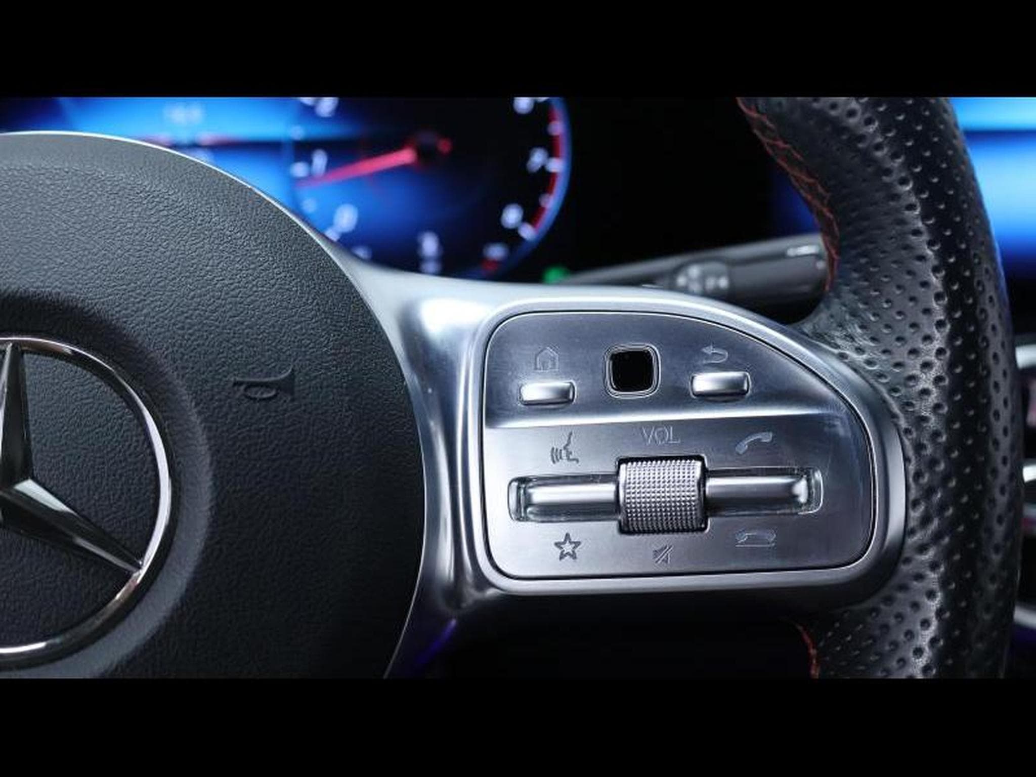 Mercedes B 200 AMG Line 7G-DCT (2020) - Photo 18