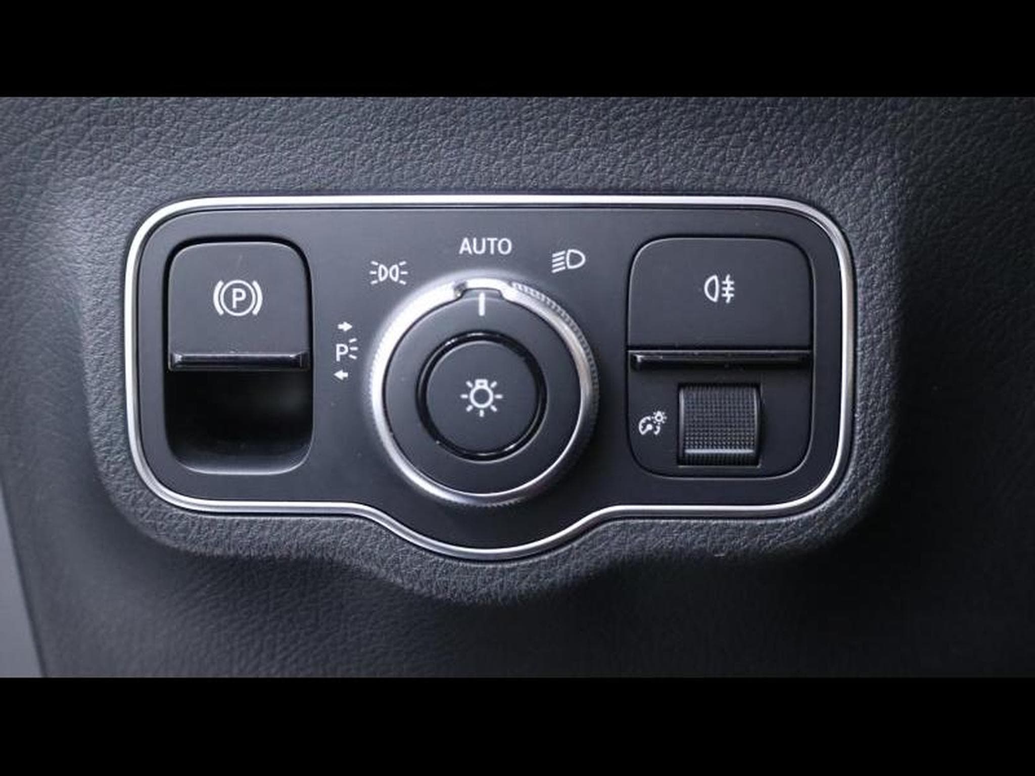 Mercedes B 200 AMG Line 7G-DCT (2020) - Photo 30