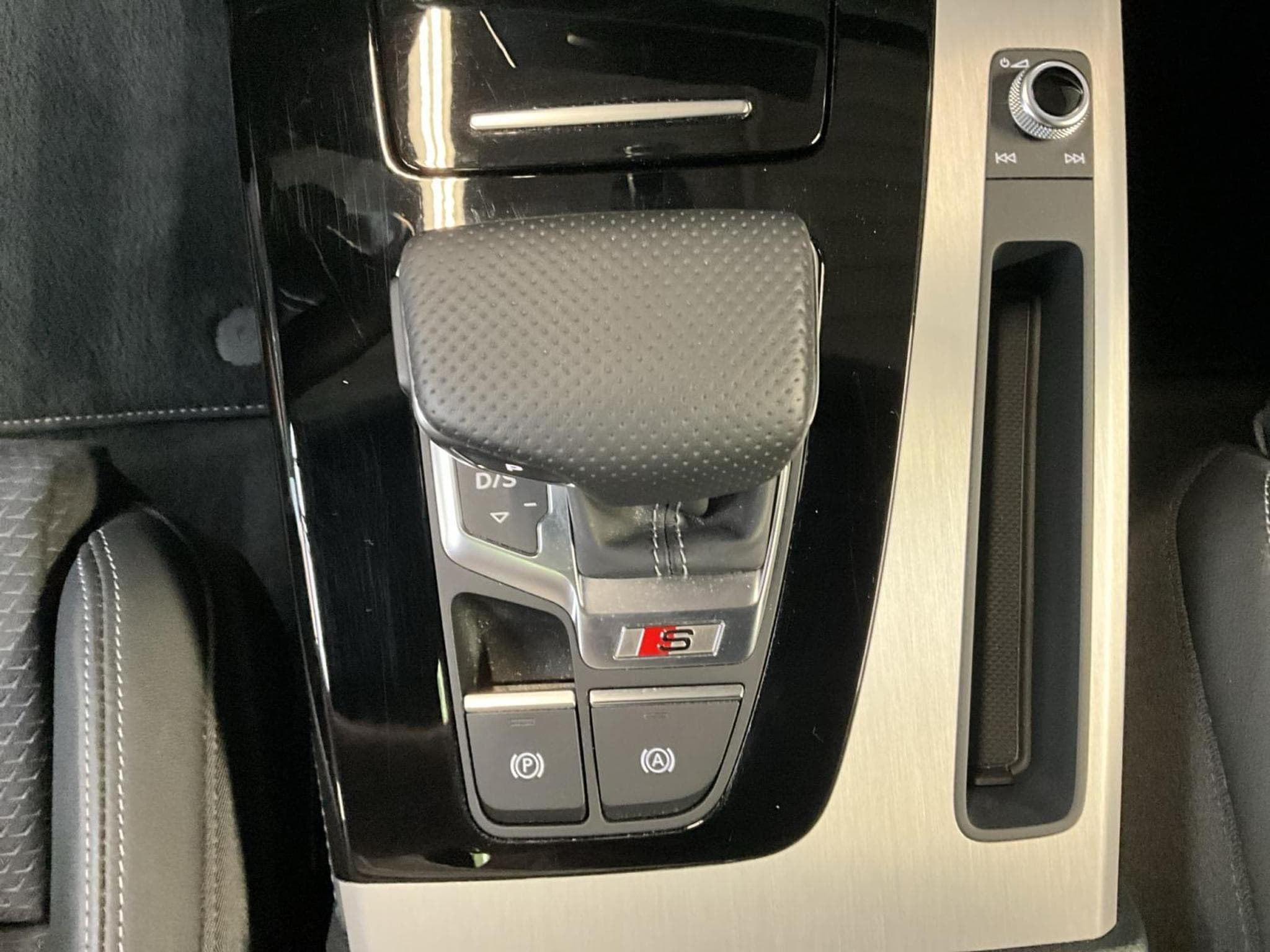 Audi SQ5 TDI+Quattro+TipTronic+P.Premium+Pano+Black-Style (2023) - Photo 12