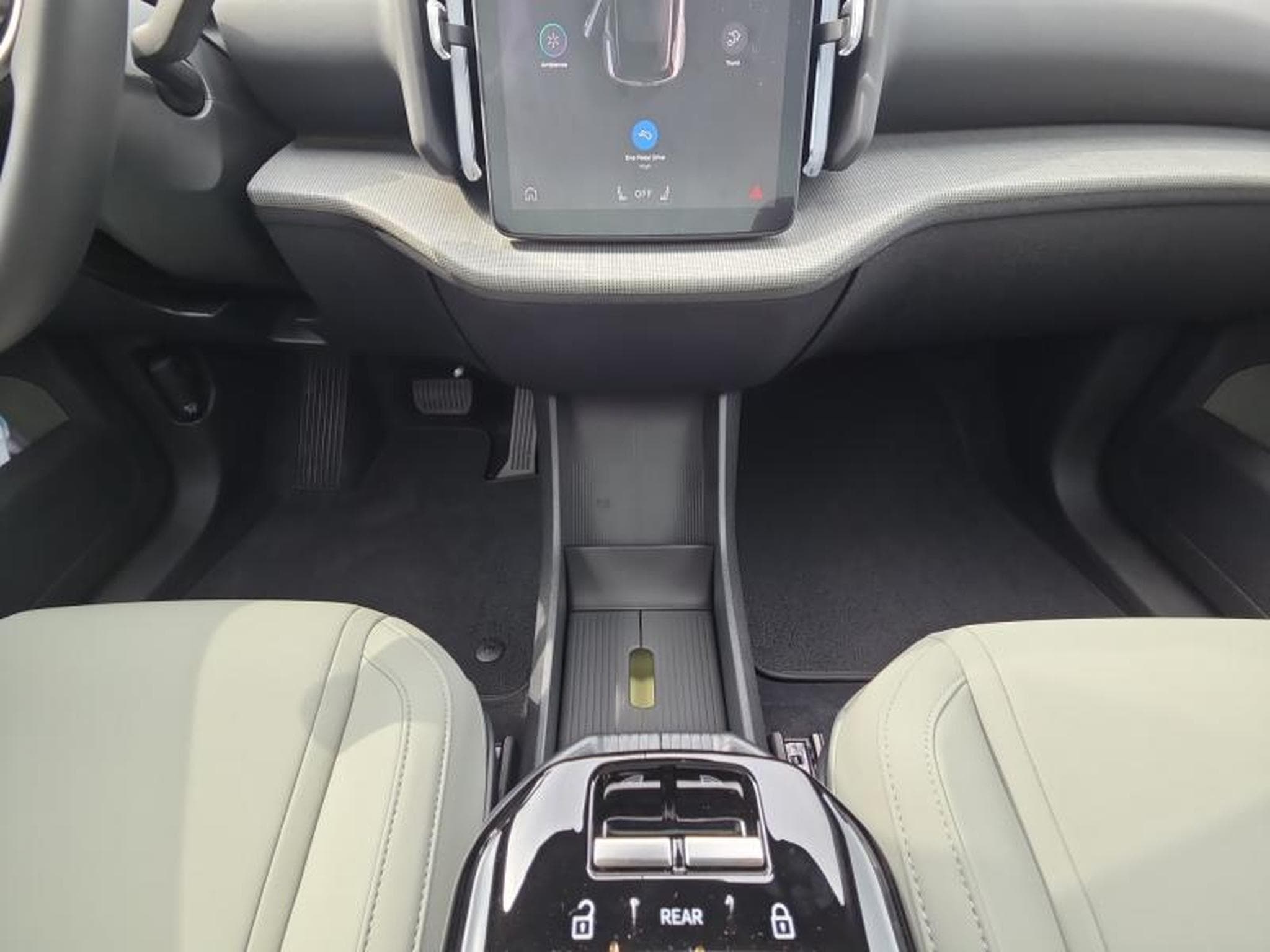 Volvo EX30 Cross Country Ultra Twin / Electrique (2026) - Photo 8