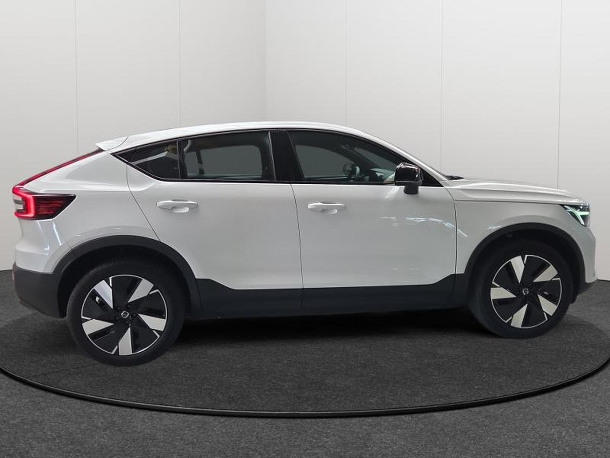 Volvo C40 Core Single Motor Extended Range (2025) - Photo 48