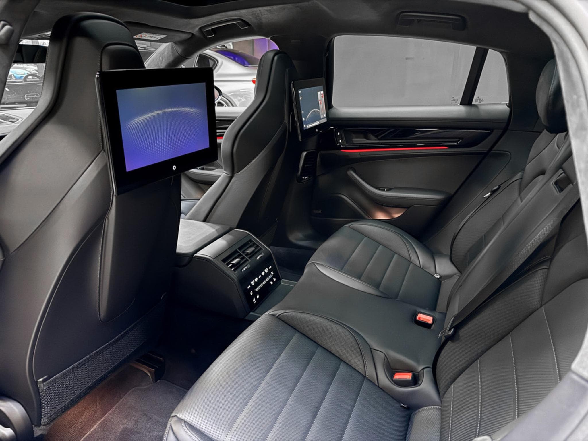 Porsche Panamera 4.0 V8 GTS / 5 SEATS / FULL (2025) - Photo 13