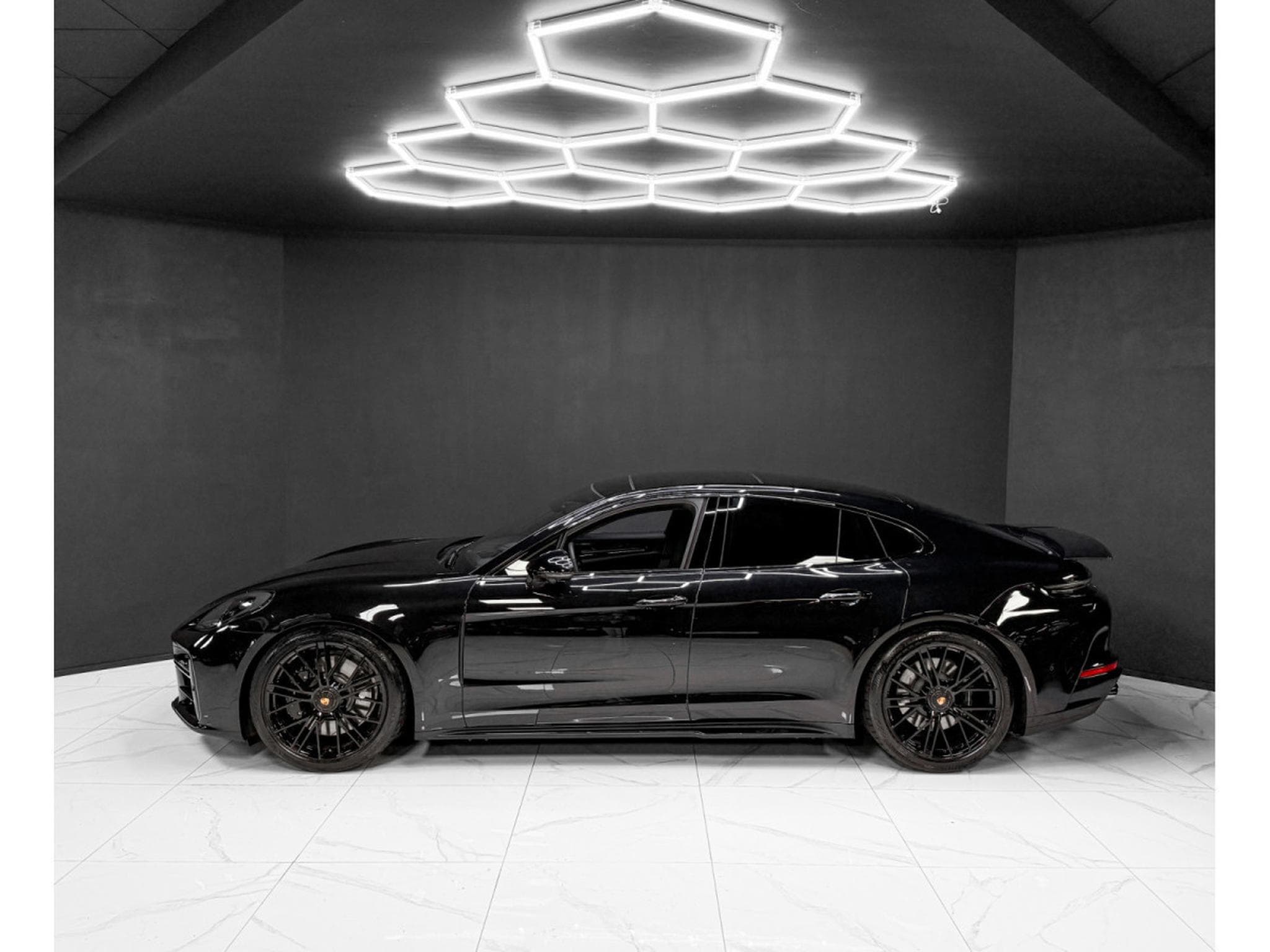 Porsche Panamera 4.0 V8 GTS / 5 SEATS / FULL (2025) - Photo 2