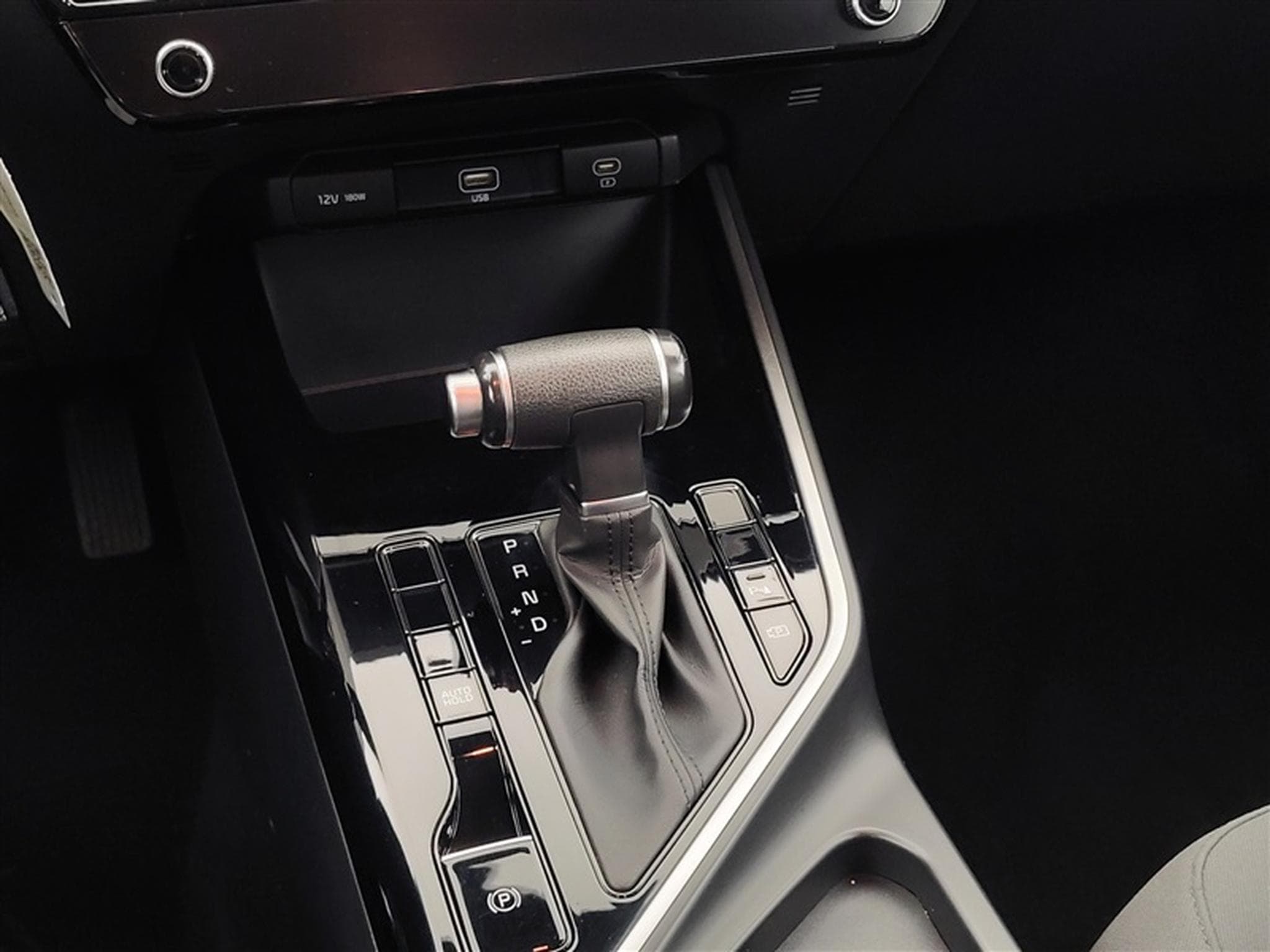Kia Niro HEV 1.6 GDi Pure DCT (2023) - Photo 13