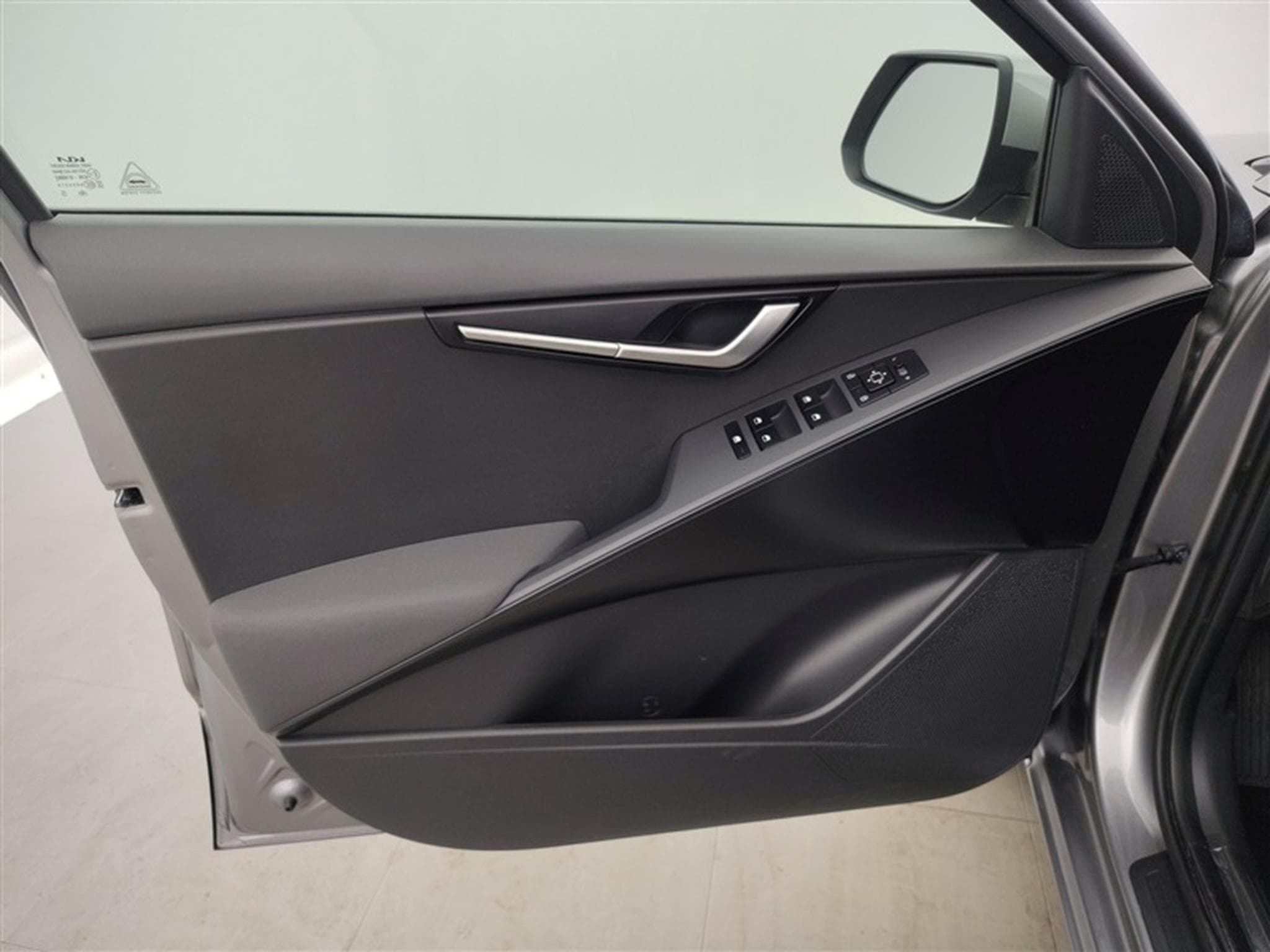 Kia Niro HEV 1.6 GDi Pure DCT (2023) - Photo 17