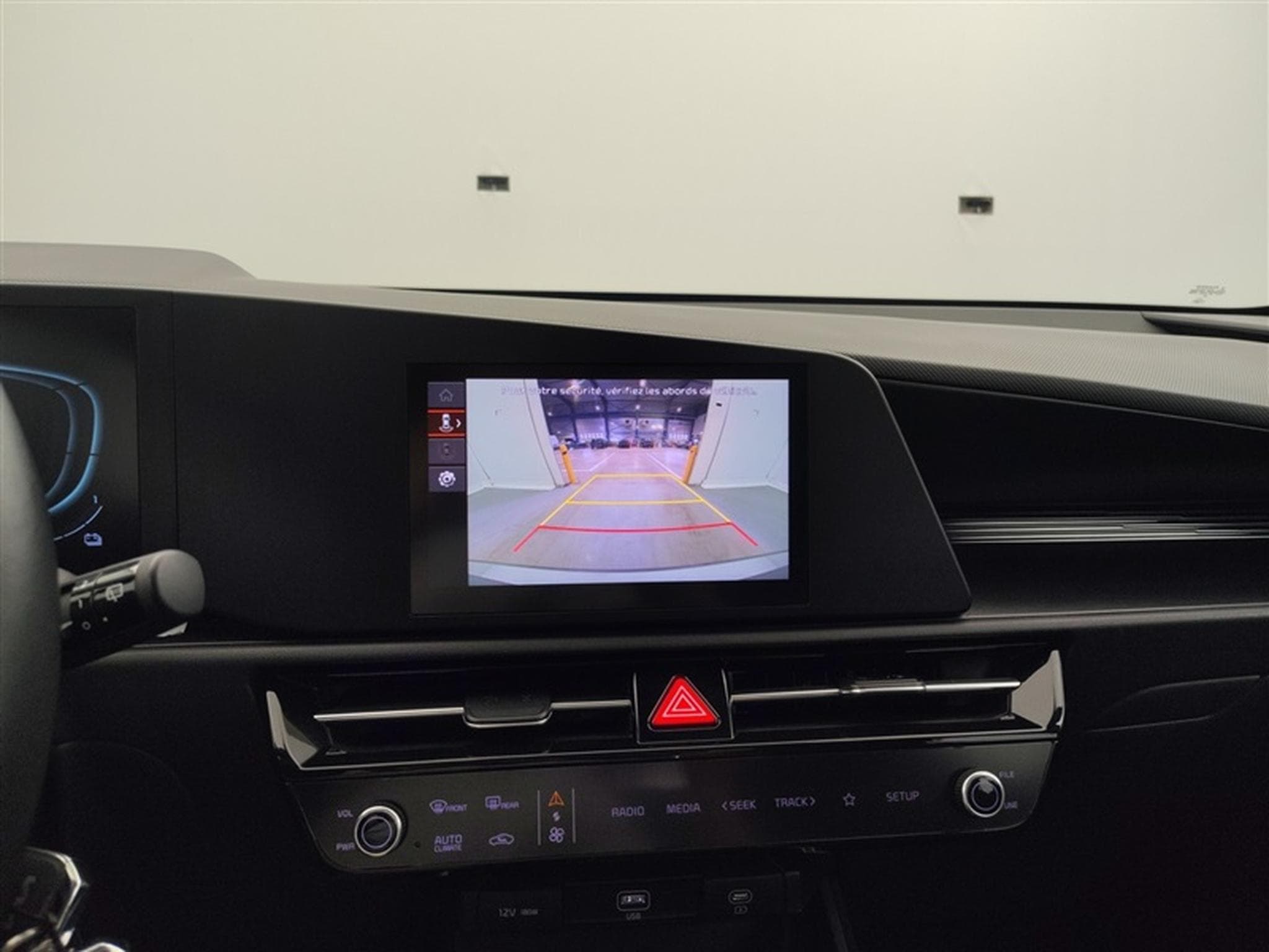 Kia Niro HEV 1.6 GDi Pure DCT (2023) - Photo 18