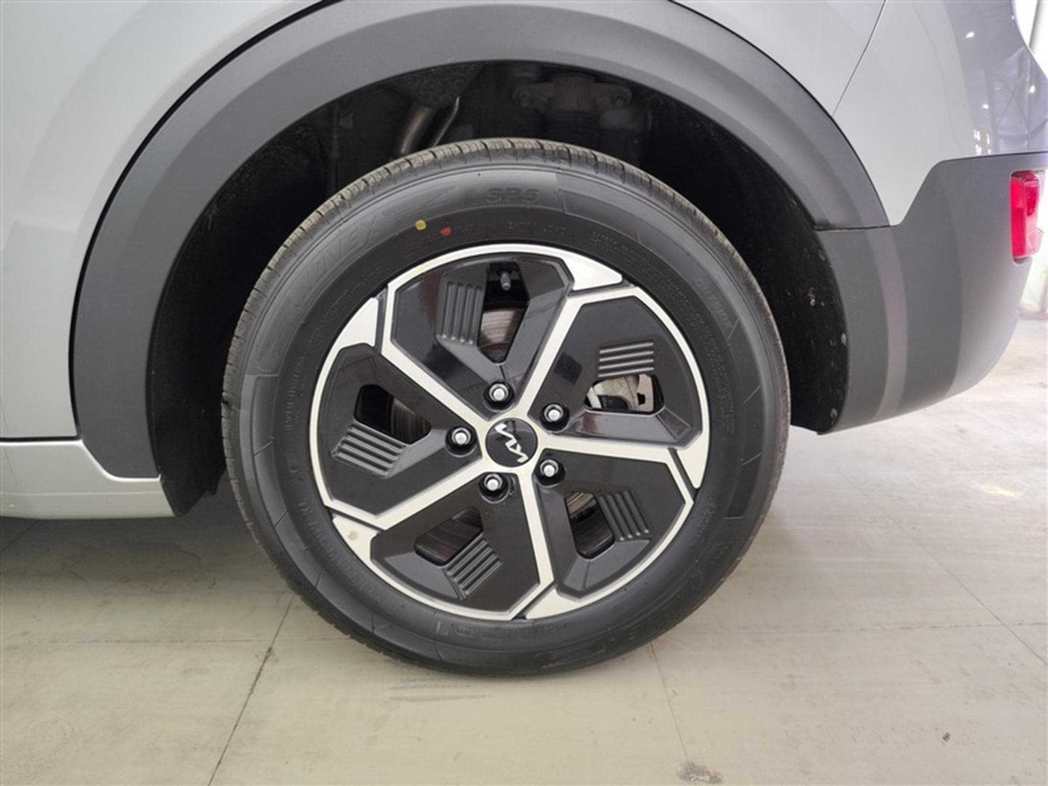 Kia Niro HEV 1.6 GDi Pure DCT (2023) - Photo 6