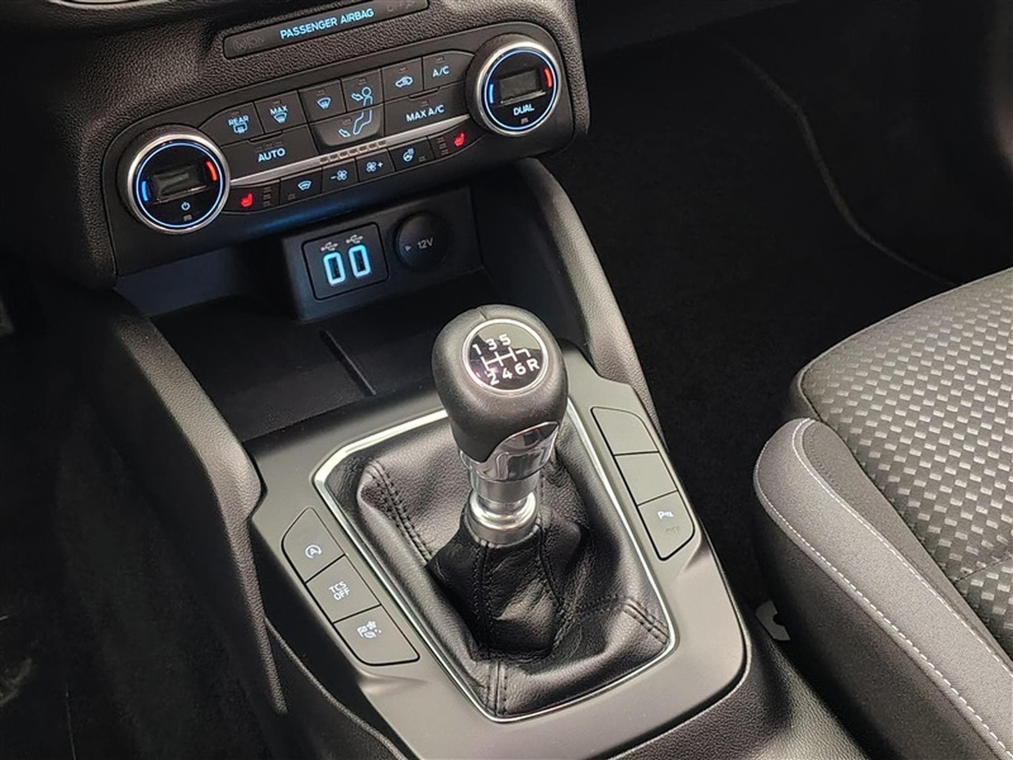 Ford Focus 1.0 EcoBoost Connected (EU6d) (2021) - Photo 12