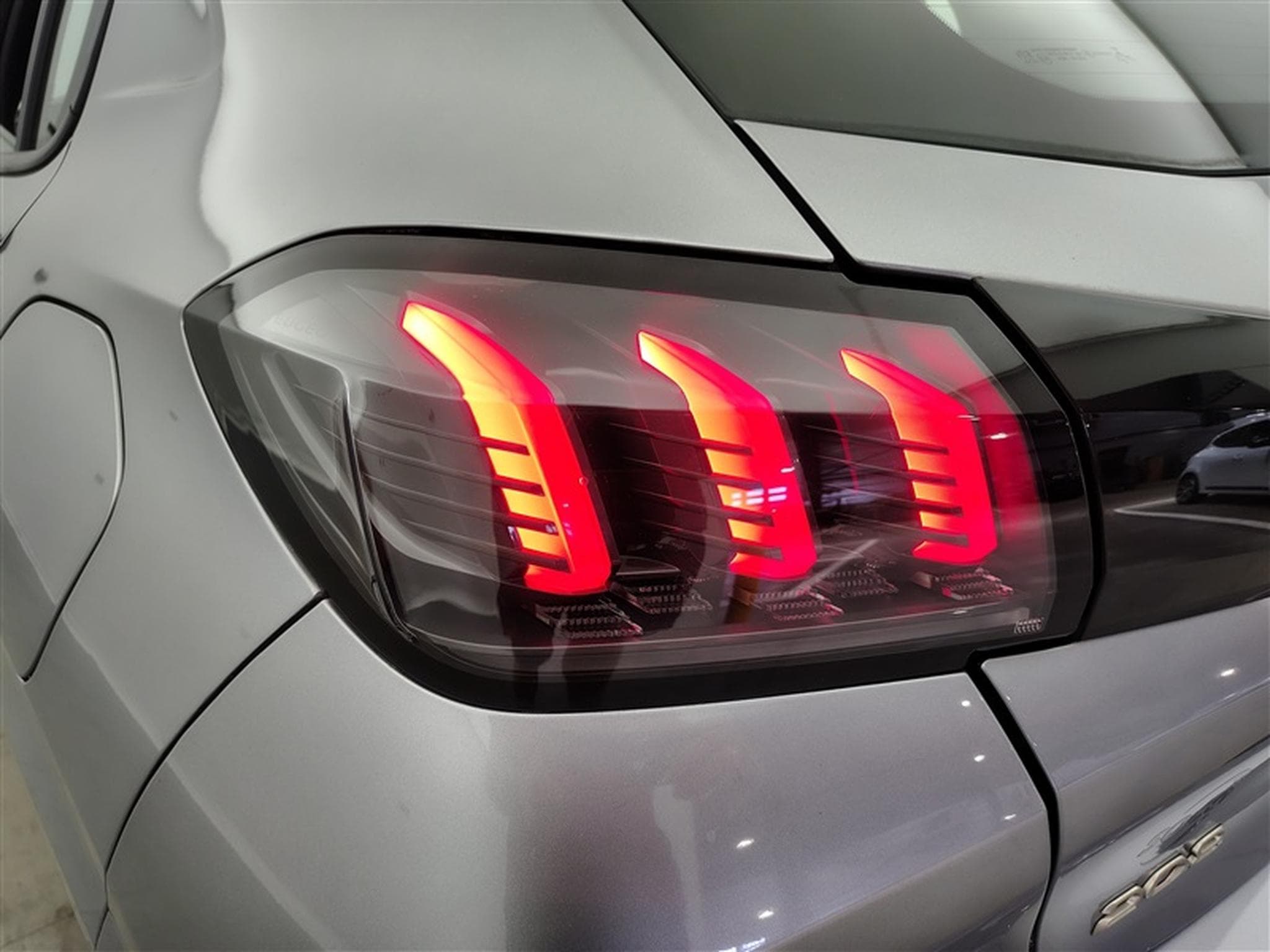Peugeot 208 1.2i PureTech Allure CLIM/NAVI/CAMERA/CUIR (2020) - Photo 16
