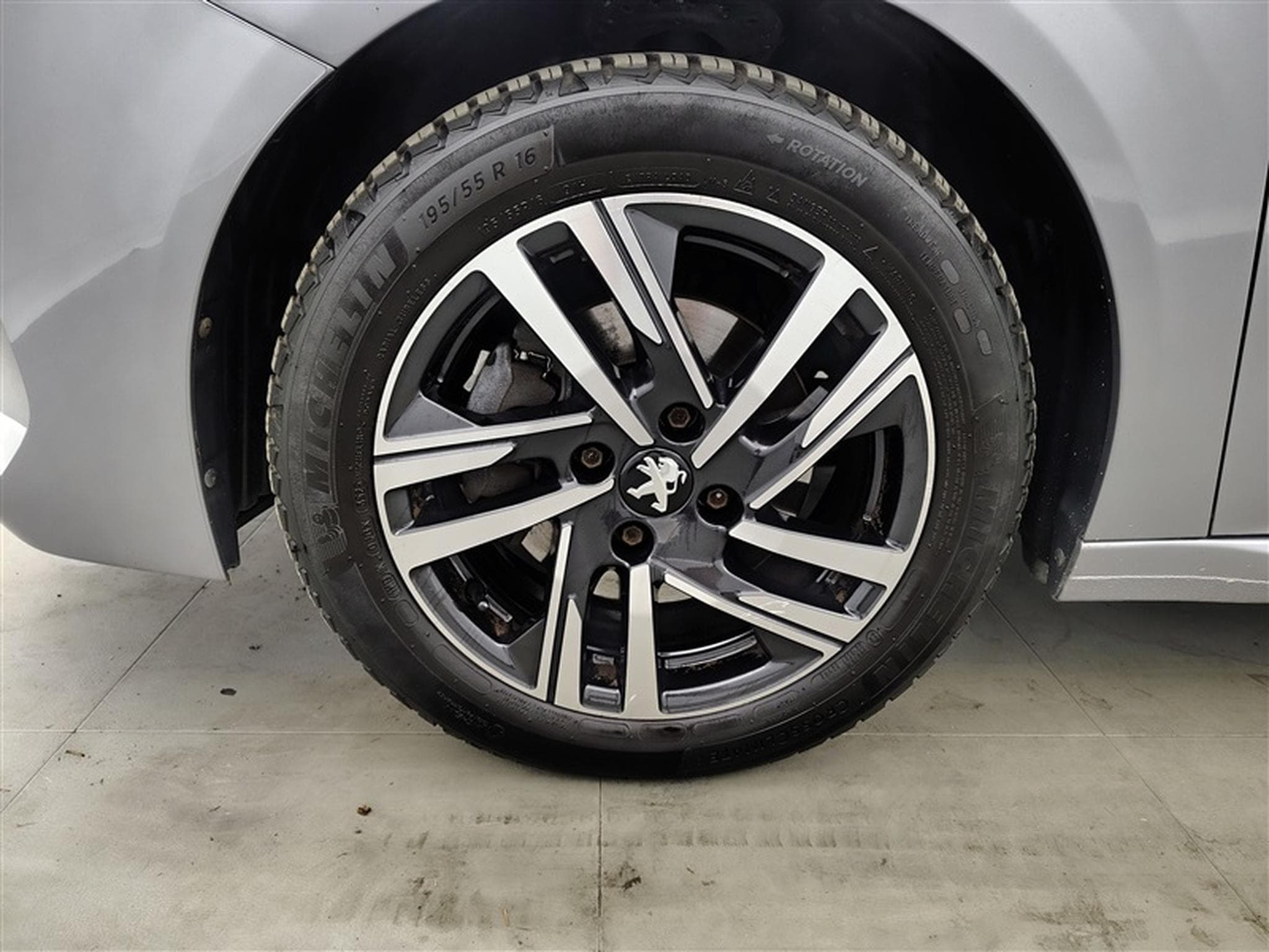 Peugeot 208 1.2i PureTech Allure CLIM/NAVI/CAMERA/CUIR (2020) - Photo 6