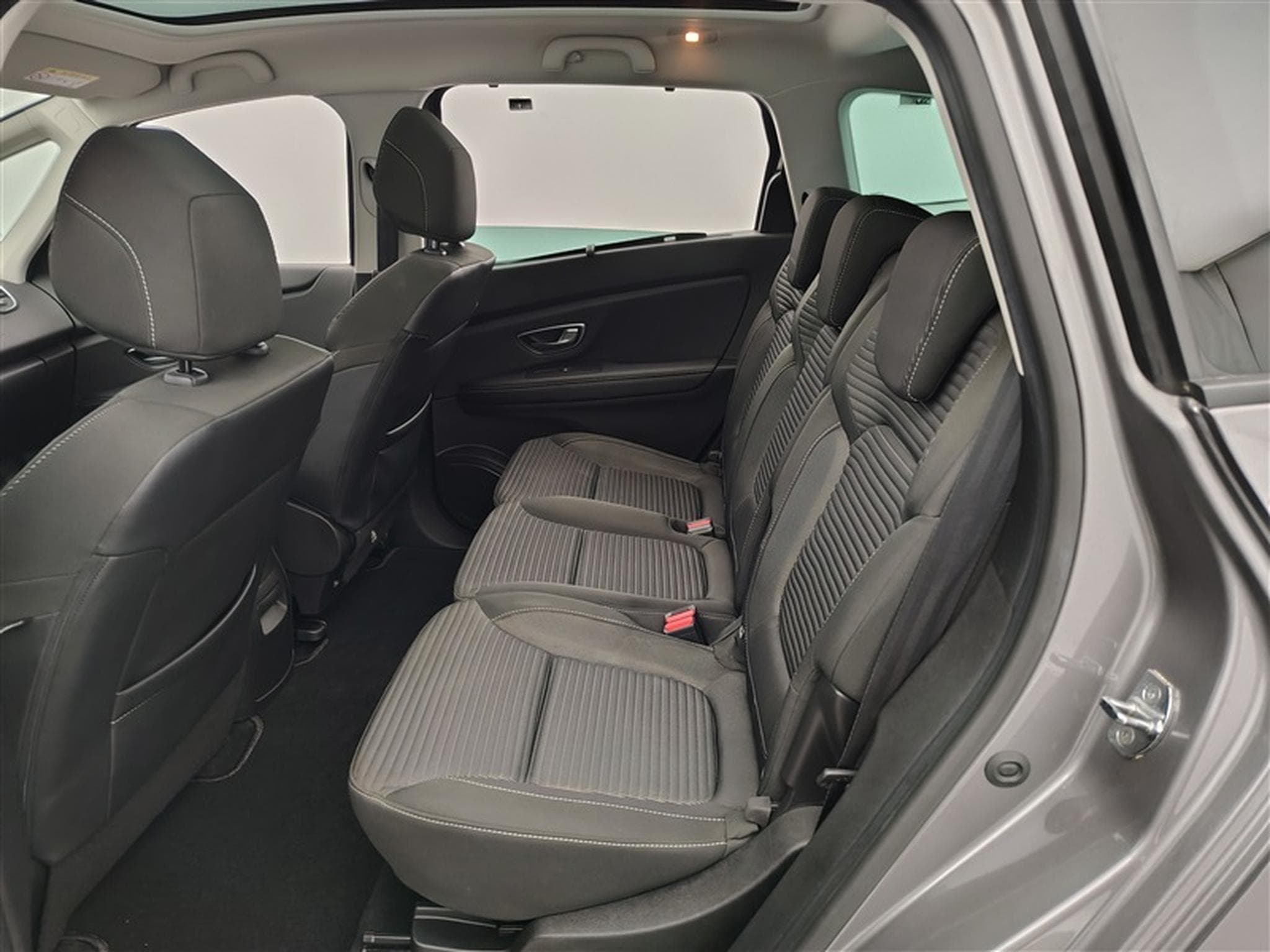 Renault Scenic 1.33 TCe Buisness GPF (EU6.2) (2019) - Photo 13