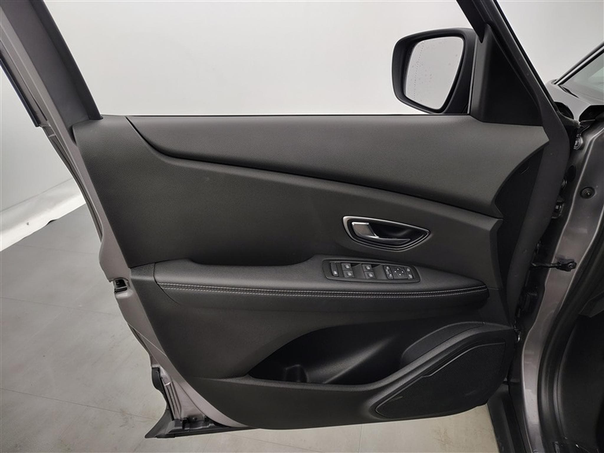 Renault Scenic 1.33 TCe Buisness GPF (EU6.2) (2019) - Photo 17