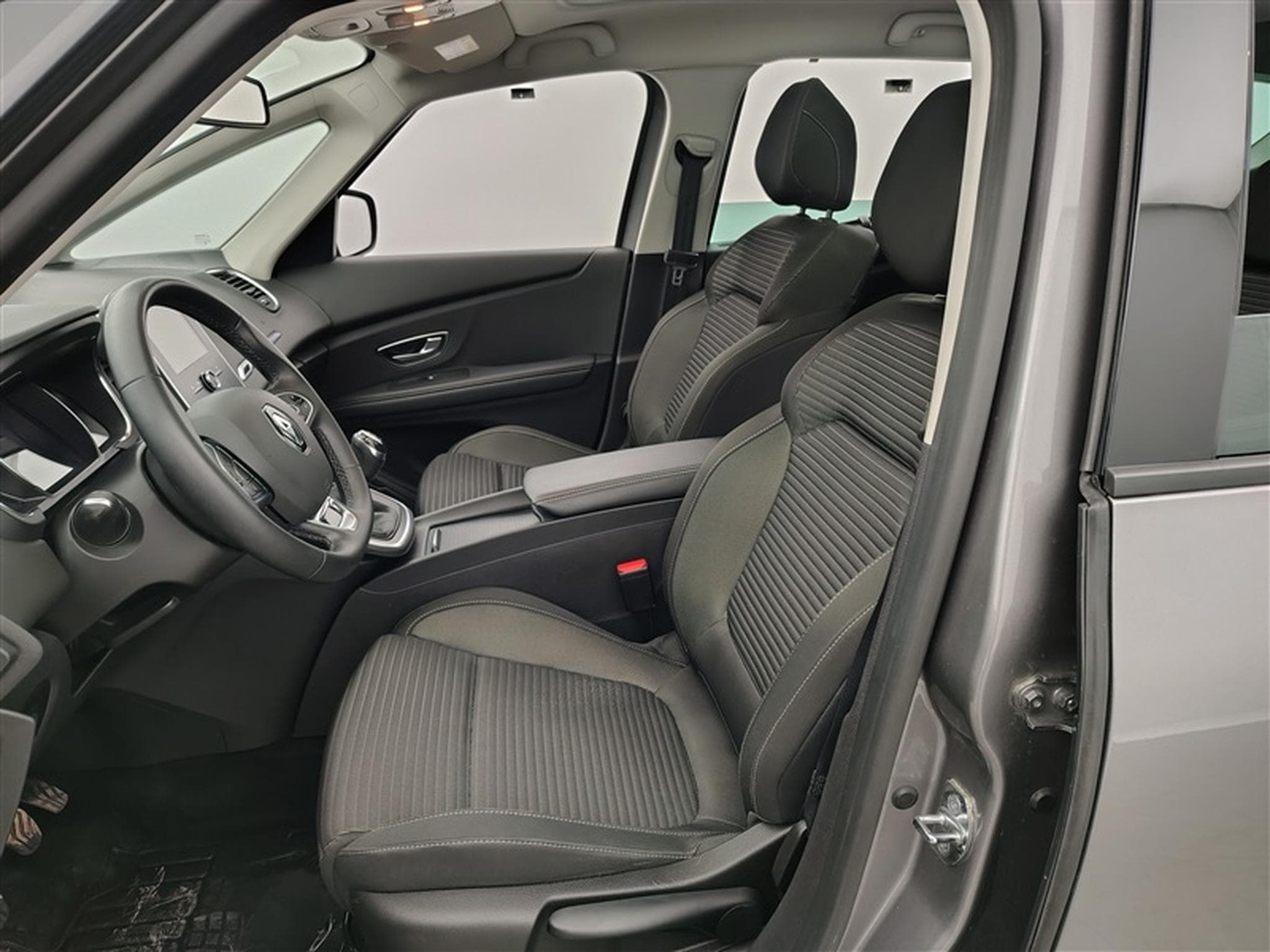 Renault Scenic 1.33 TCe Buisness GPF (EU6.2) (2019) - Photo 7