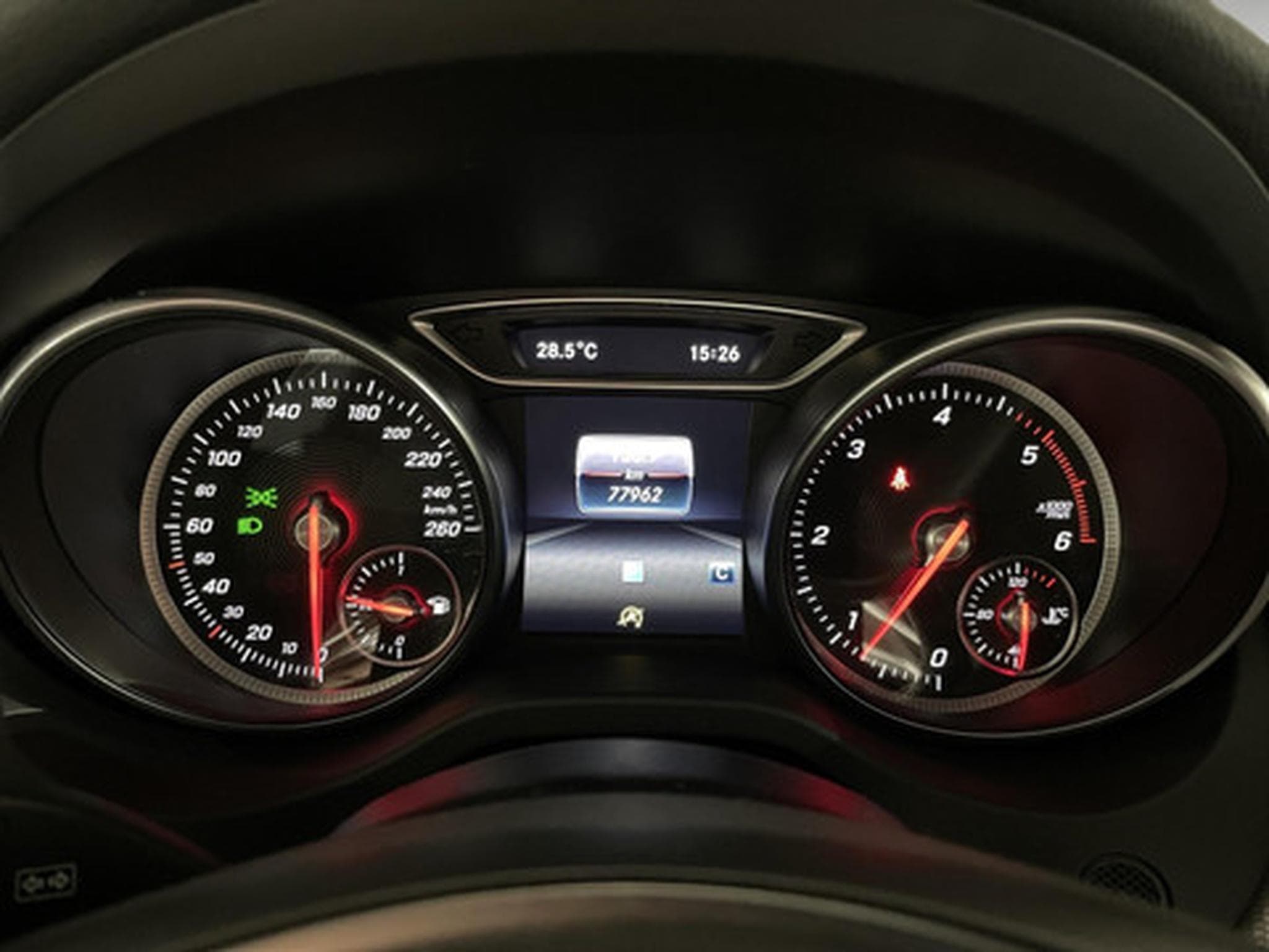 Mercedes GLA 200 GLA d DCT PACK URBAN (2017) - Foto 2