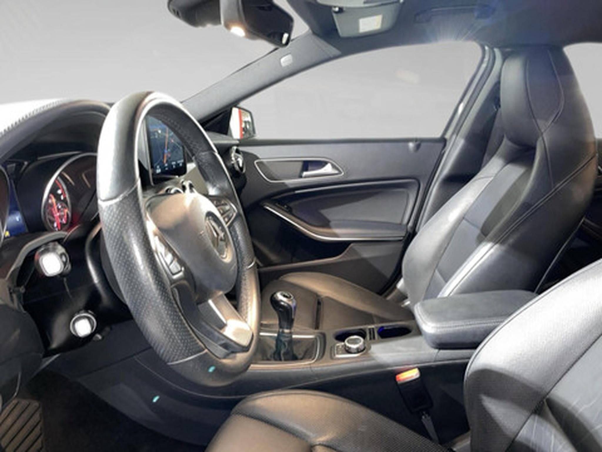 Mercedes GLA 200 GLA d DCT PACK URBAN (2017) - Foto 4