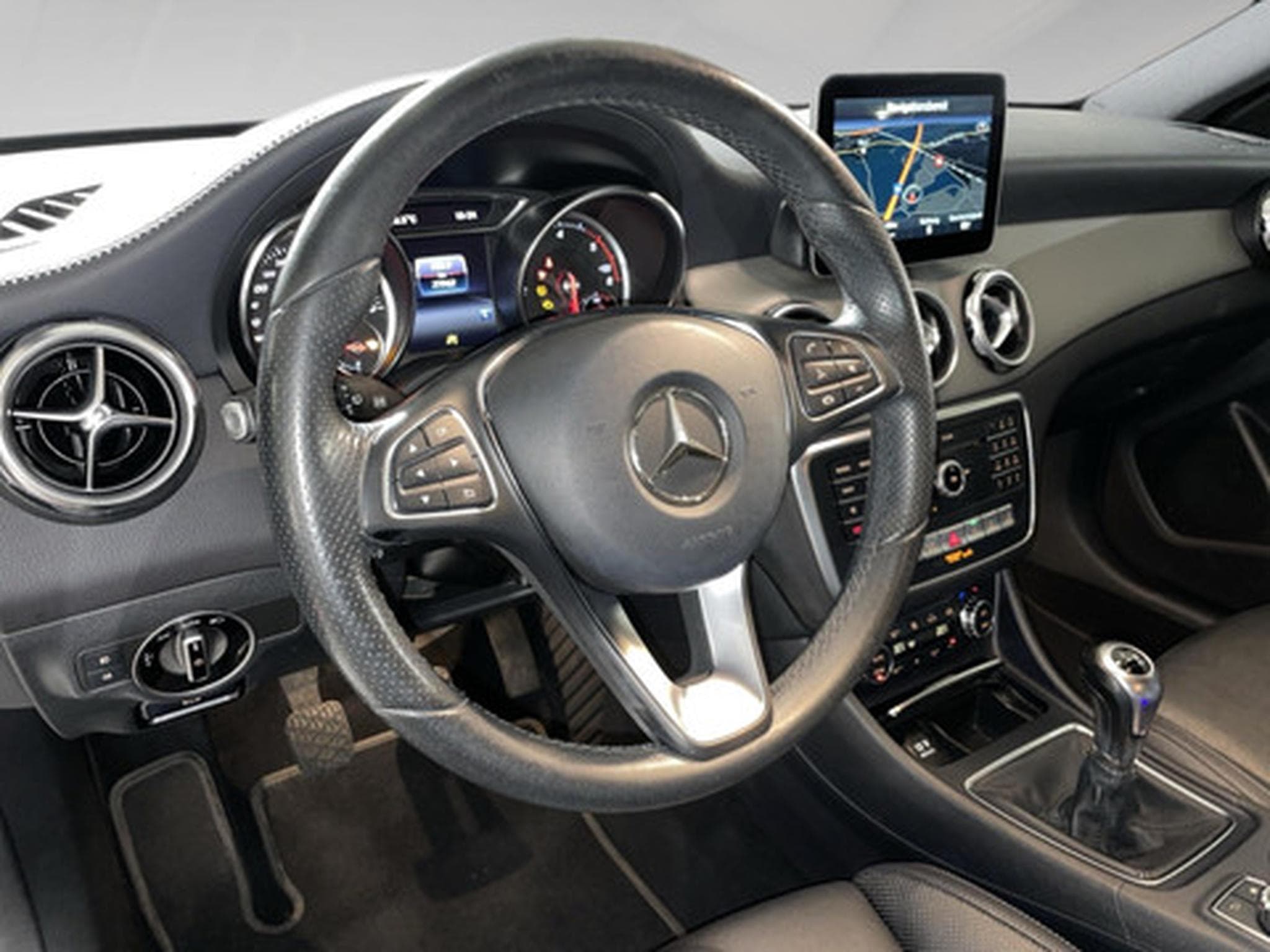 Mercedes GLA 200 GLA d DCT PACK URBAN (2017) - Foto 8