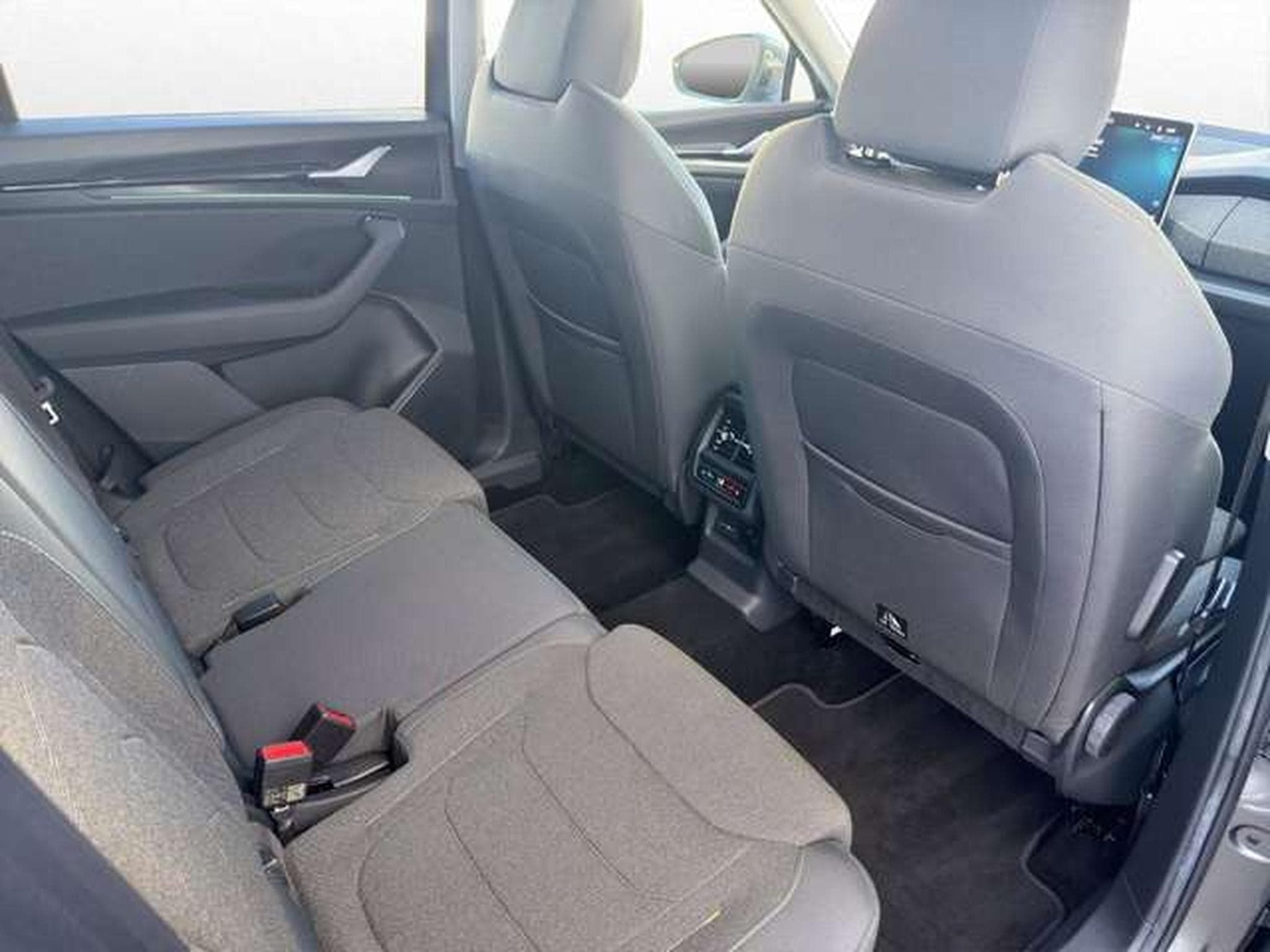 Skoda Kodiaq 2.0 TDI Selection/Komfort-P./AHK/Nav/LED (2024) - Photo 19