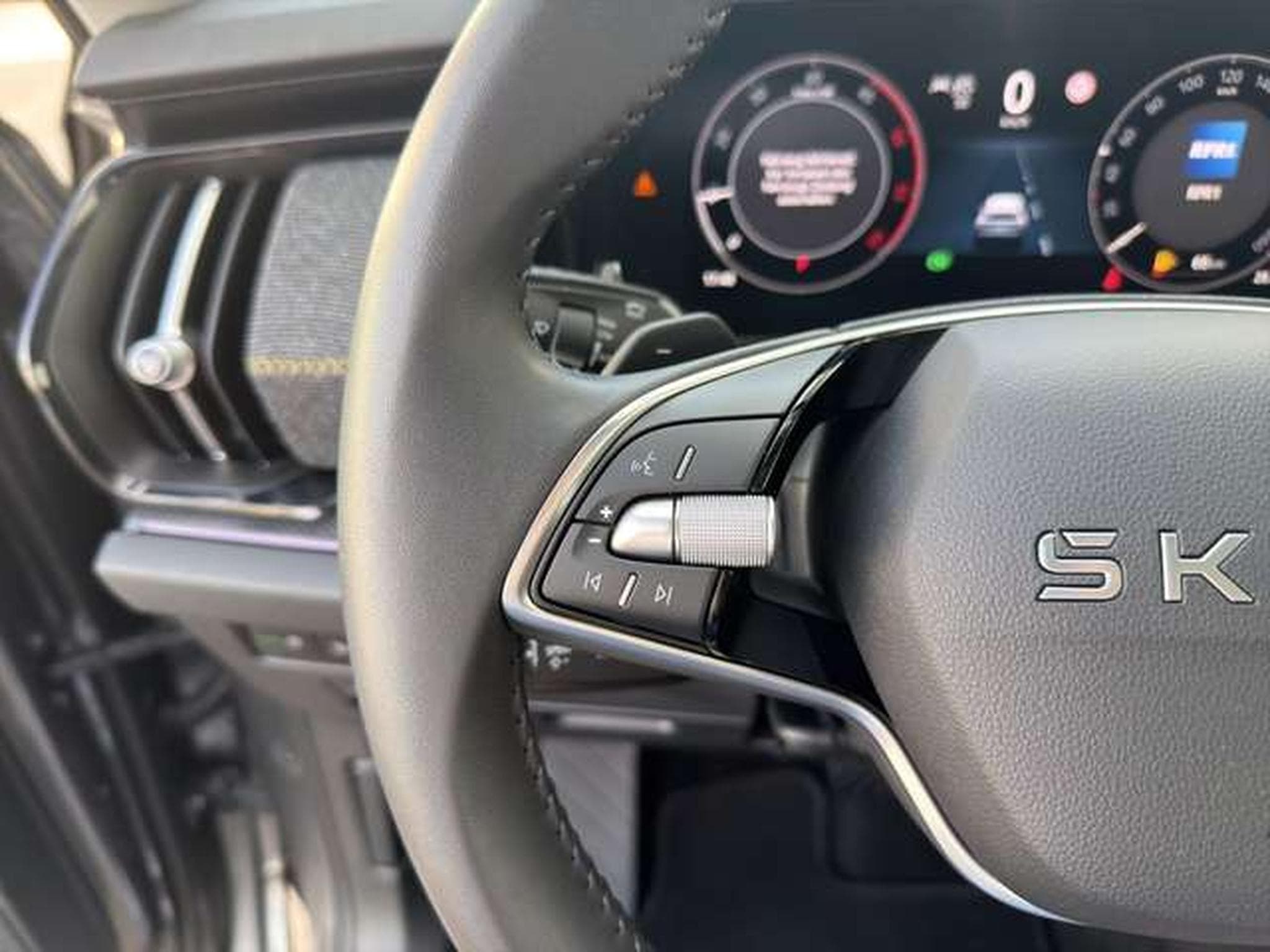 Skoda Kodiaq 2.0 TDI DSG Selection/Nav/ACC/Pano/Side-A (2025) - Photo 11