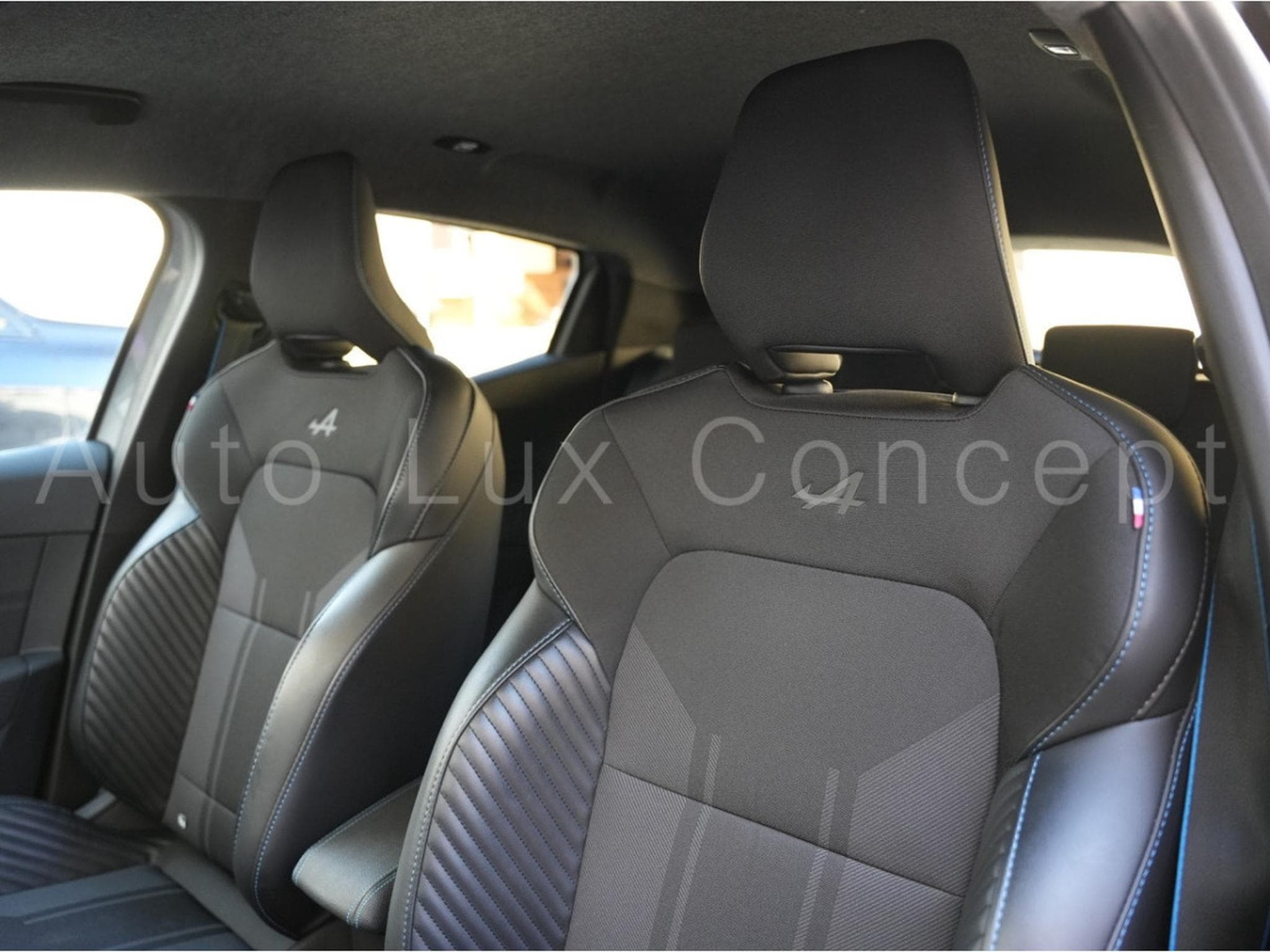 Renault Clio E-Tech Full Hybrid 145 Esprit Alpine (2024) - Photo 8