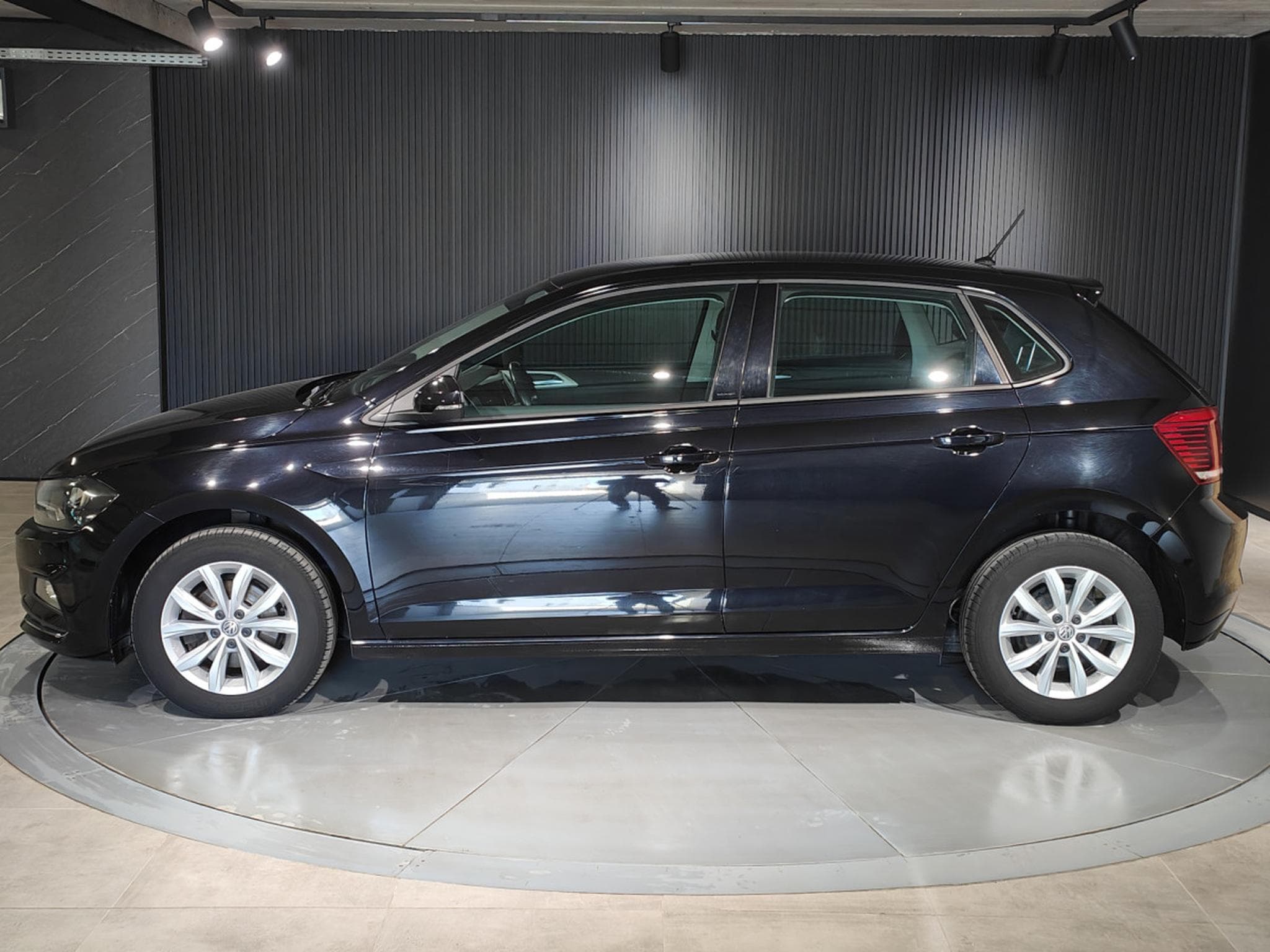 VW Polo 1.6 TDI CARPLAY BLUETOOTH CAMERA CAPTEUR AV/ARR (2020) - Foto 5