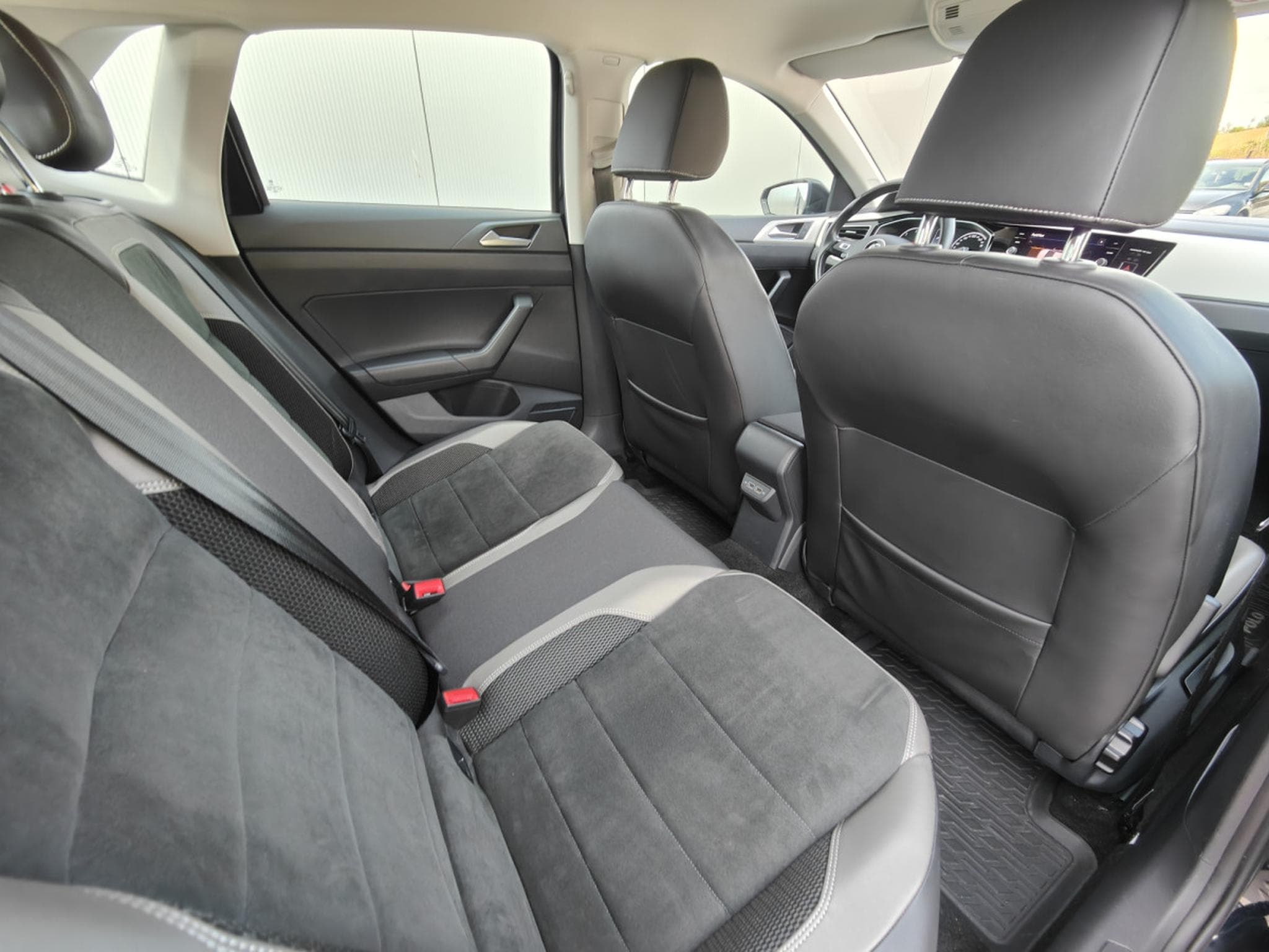 VW Polo 1.6 TDI CARPLAY BLUETOOTH CAMERA CAPTEUR AV/ARR (2020) - Foto 8