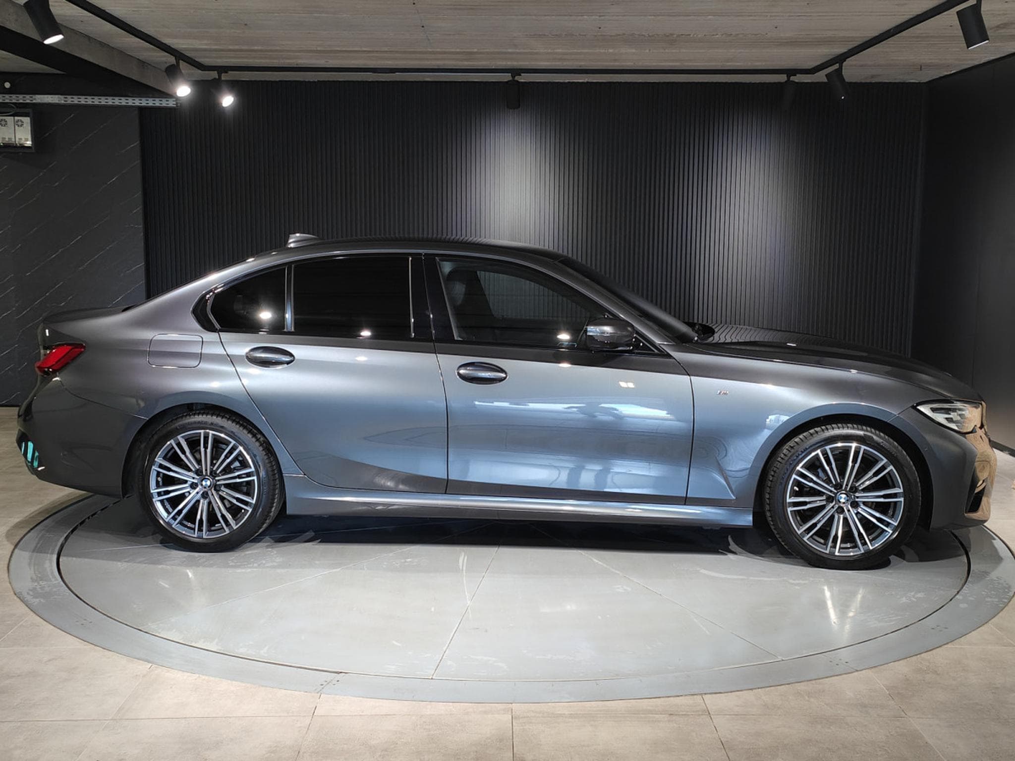 BMW 318 318iA PACK M CARPLAY GPS CAMERA ECLAIRAGE AMBIANCE (2021) - Foto 2