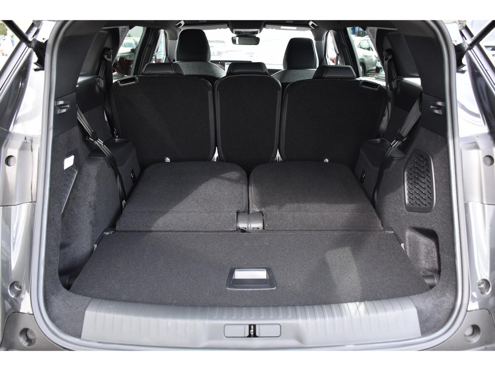 Peugeot 5008 Hybrid 145 Allure e-DCS6 ACC CAM360 JA19 NEUF (2026) - Photo 24