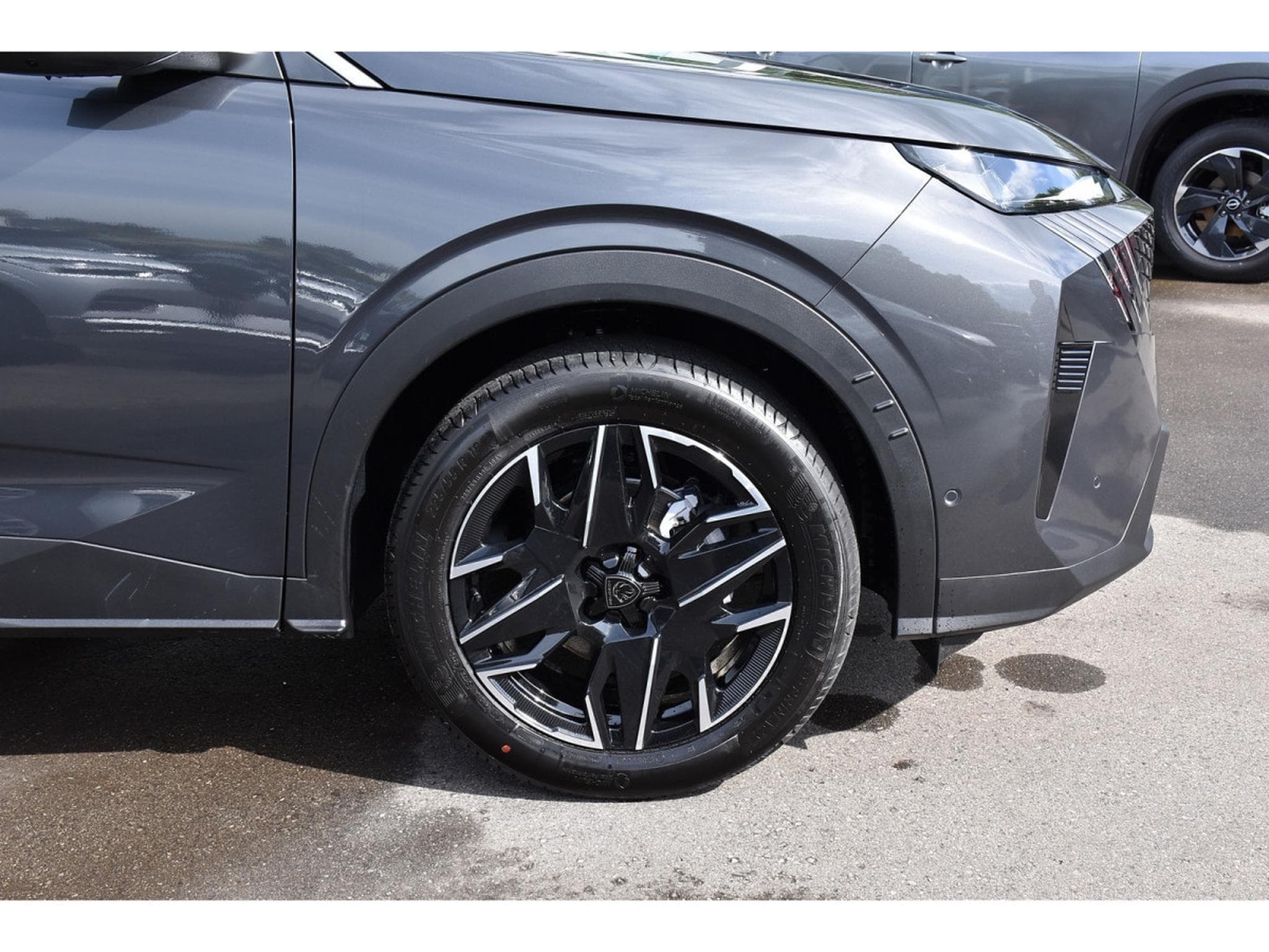 Peugeot 5008 Hybrid 145 Allure e-DCS6 ACC CAM360 JA19 NEUF (2026) - Photo 5