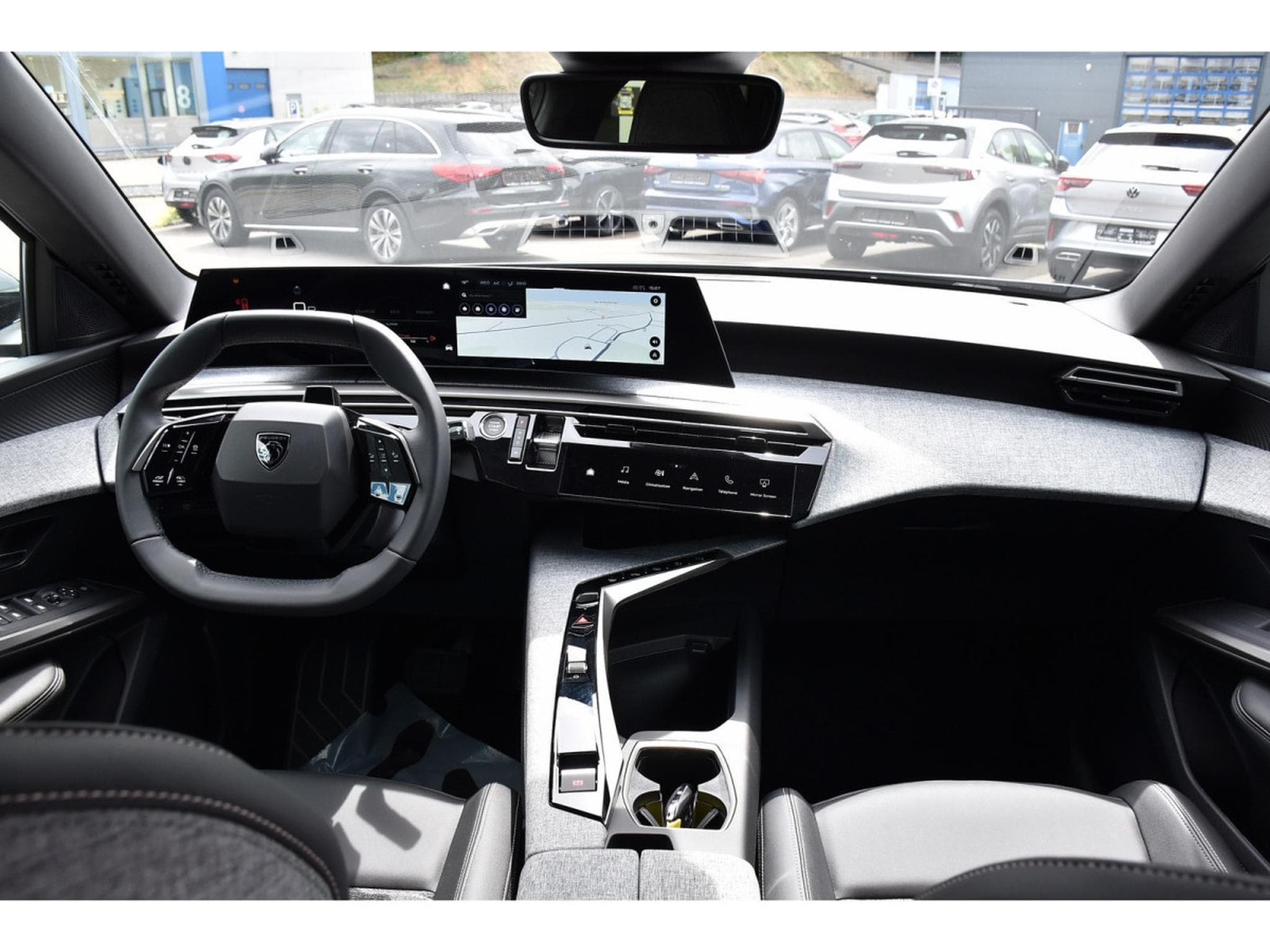 Peugeot 5008 Hybrid 145 Allure e-DCS6 ACC CAM360 JA19 NEUF (2026) - Photo 10