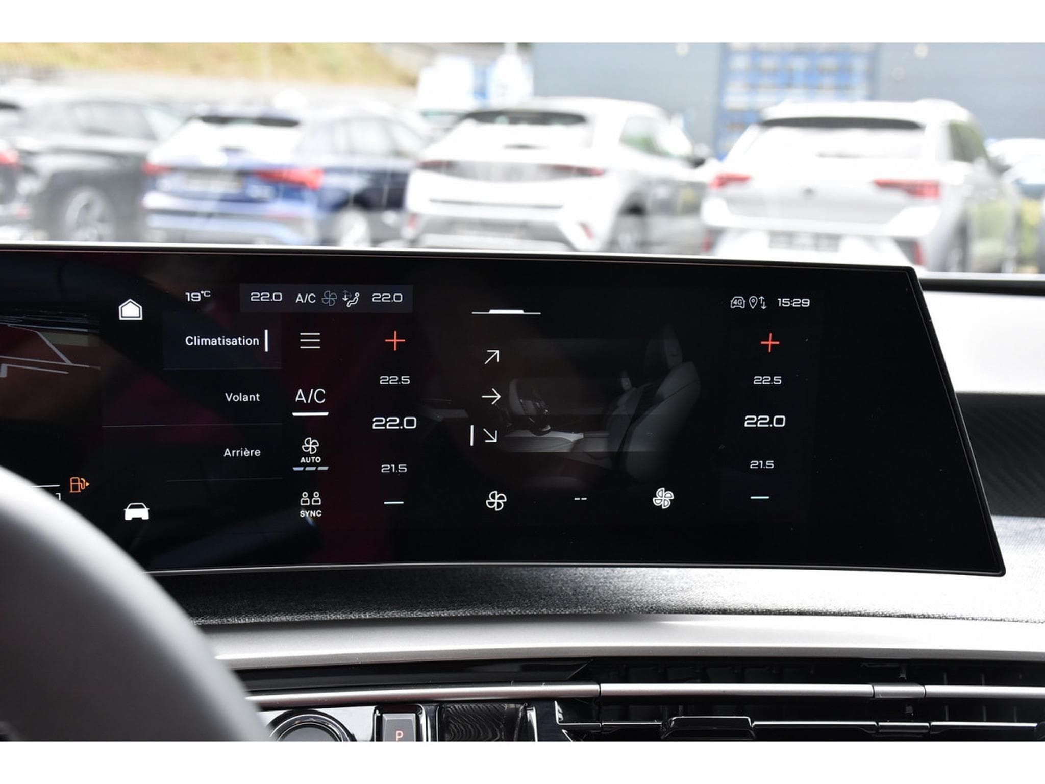 Peugeot 5008 Hybrid 145 Allure e-DCS6 ACC CAM360 JA19 NEUF (2026) - Photo 16