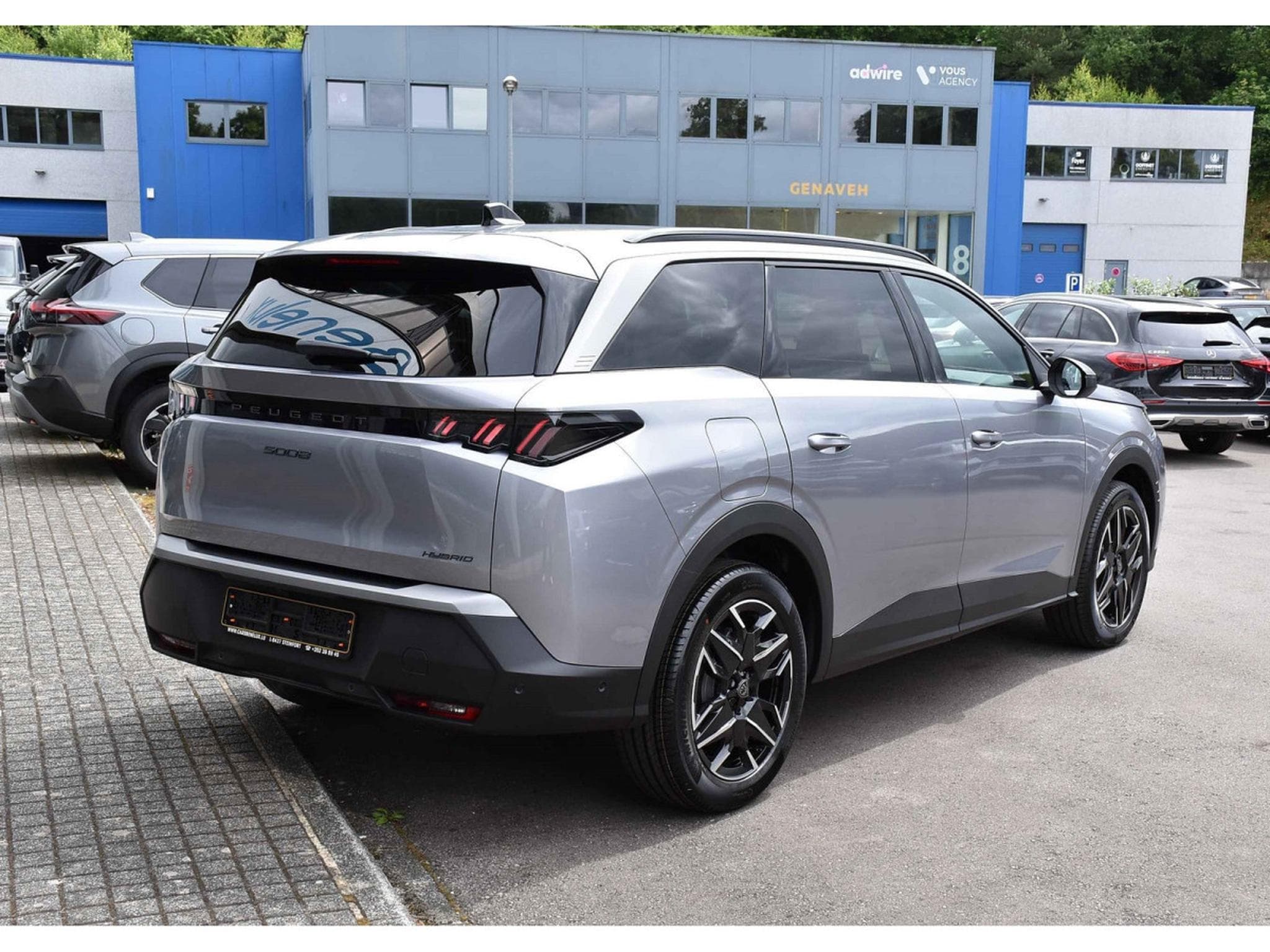 Peugeot 5008 Hybrid 145 Allure e-DCS6 ACC CAM360 JA19 NEUF (2026) - Photo 4