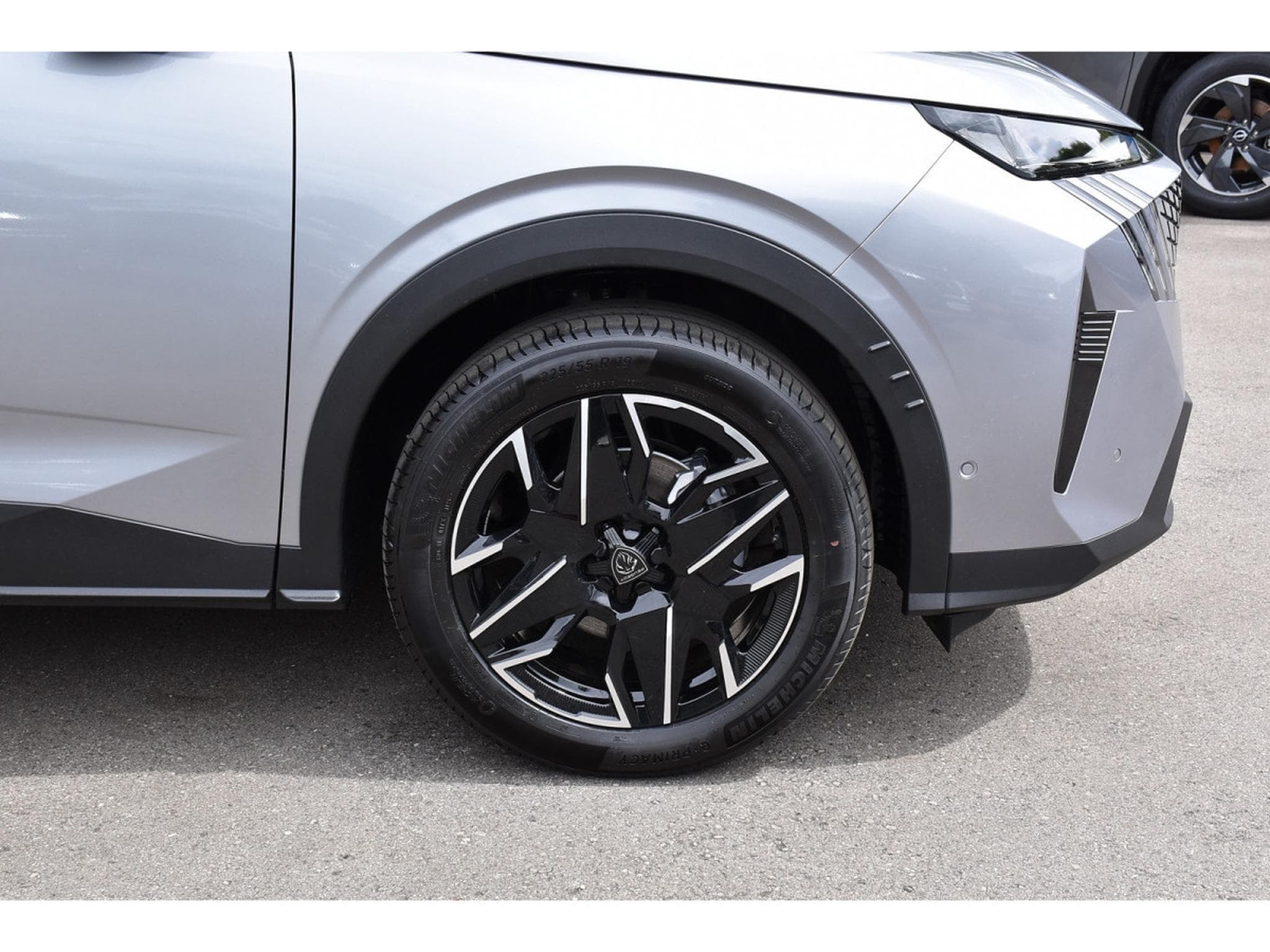 Peugeot 5008 Hybrid 145 Allure e-DCS6 ACC CAM360 JA19 NEUF (2026) - Photo 5