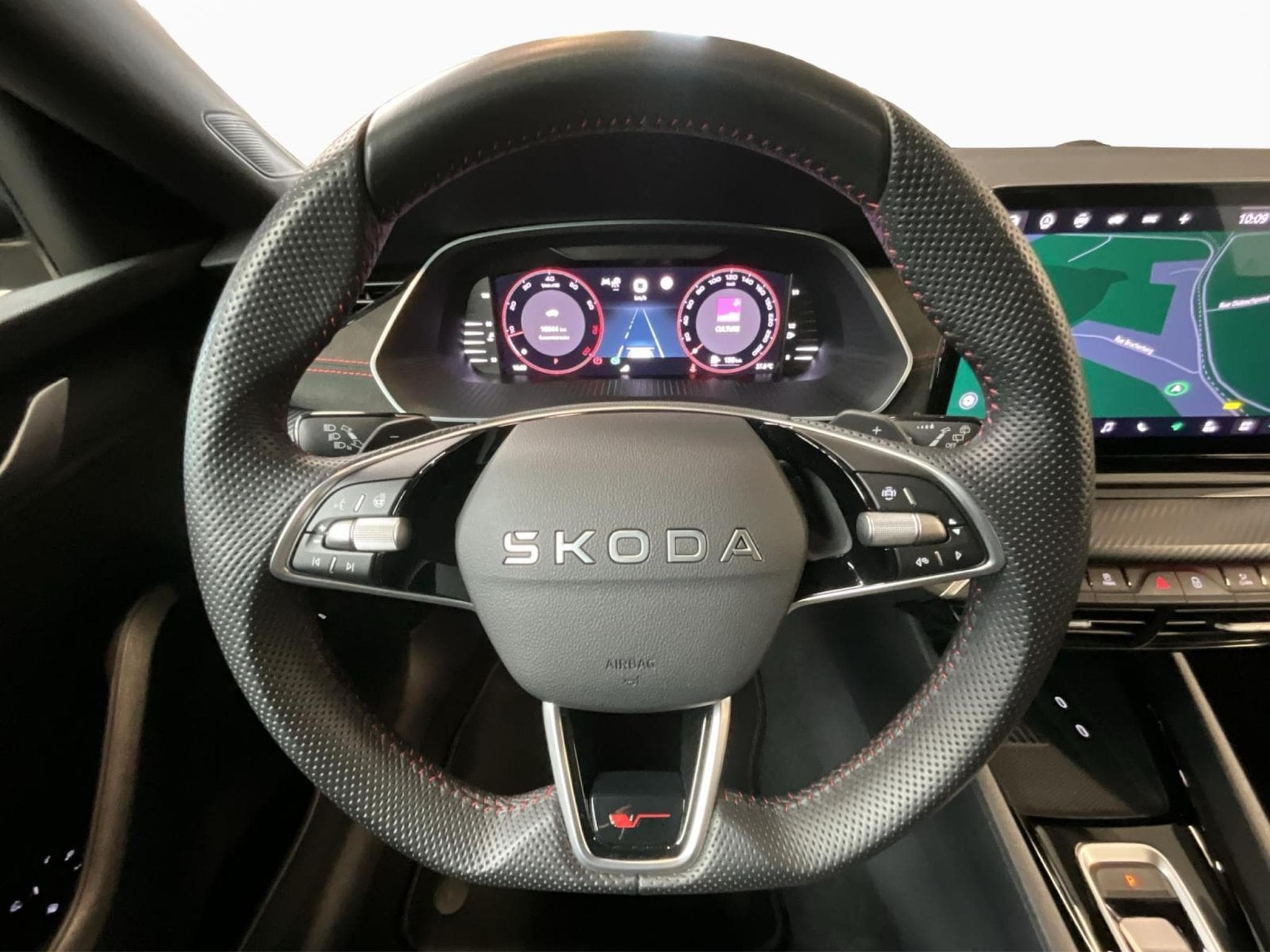 Skoda Octavia RS+DSG+LED+NAVI+PANO+LM19+AHK (2025) - Photo 10