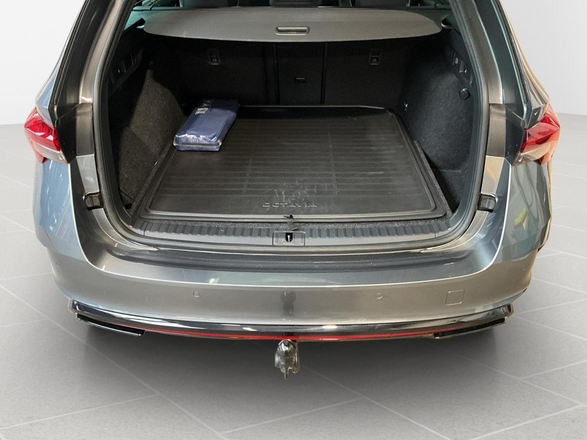 Skoda Octavia RS+DSG+LED+NAVI+PANO+LM19+AHK (2025) - Photo 17