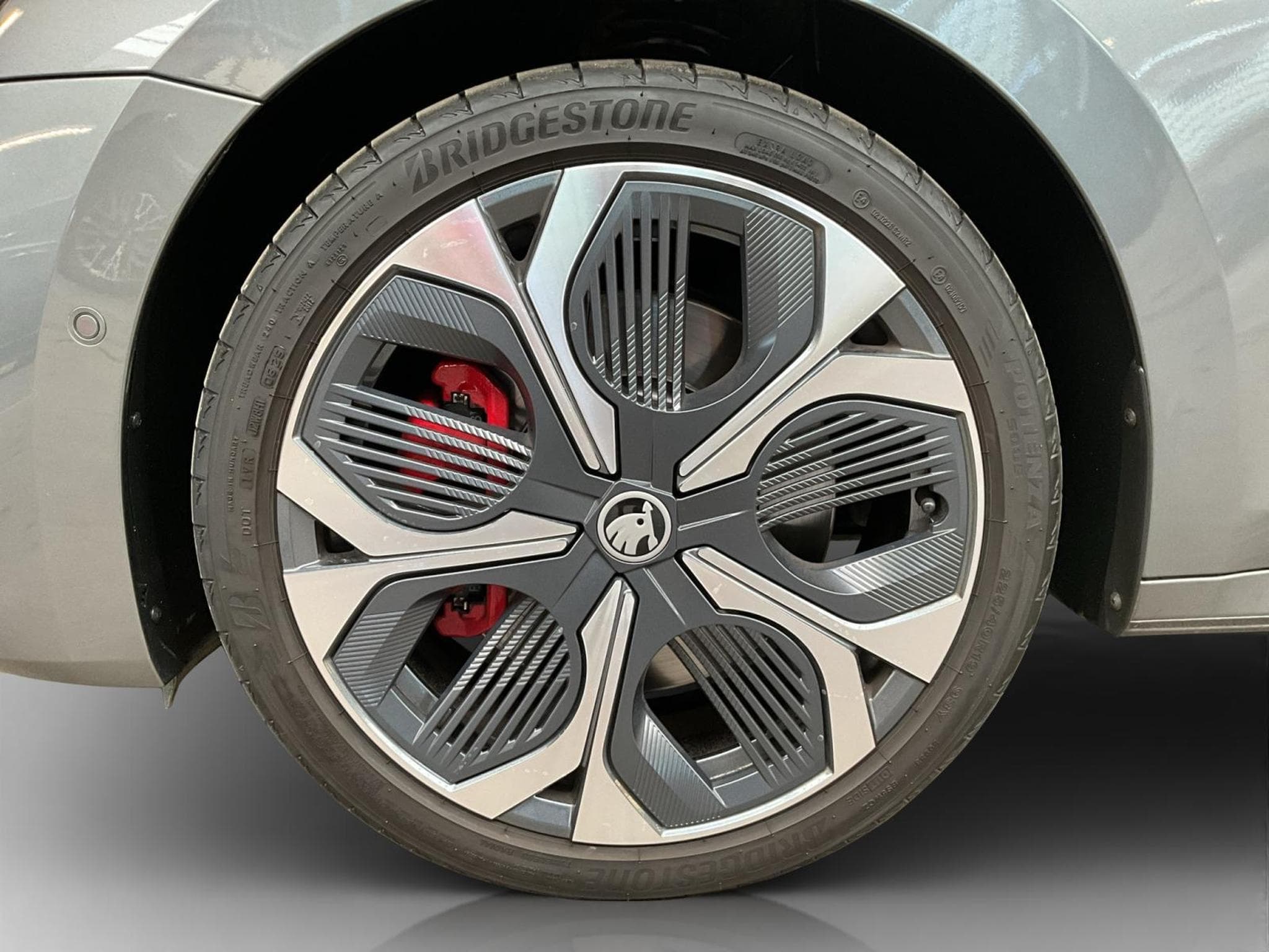 Skoda Octavia RS+DSG+LED+NAVI+PANO+LM19+AHK (2025) - Photo 8