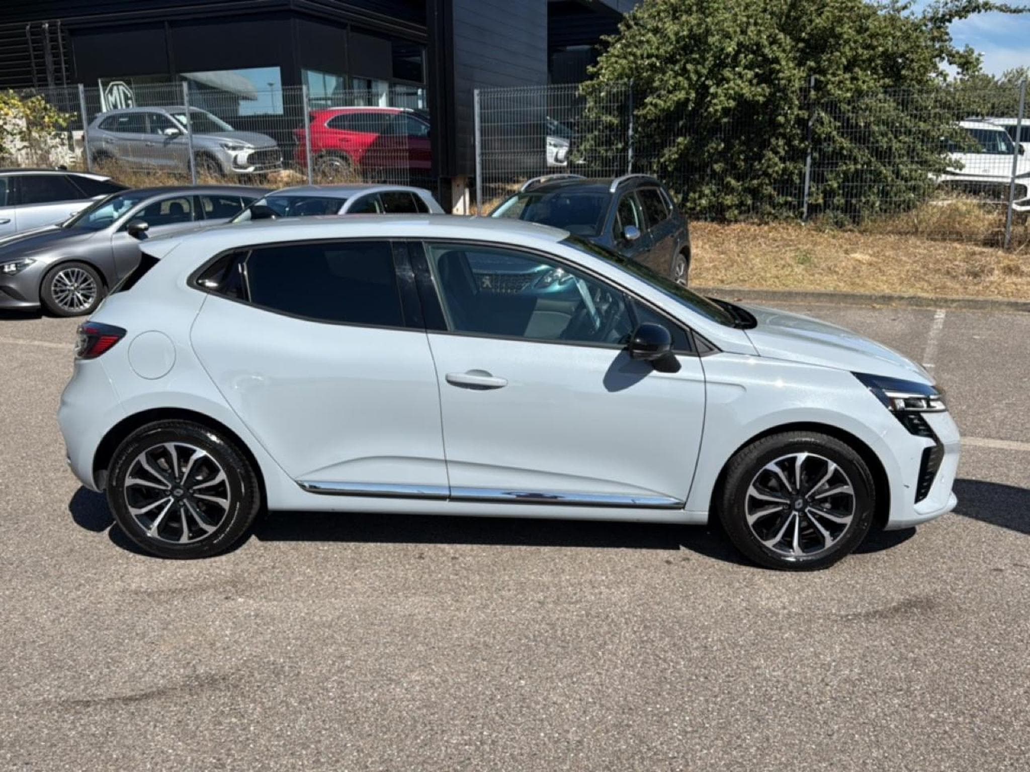 Renault Clio 1.0 TCE 90 TECHNO (2025) - Photo 4