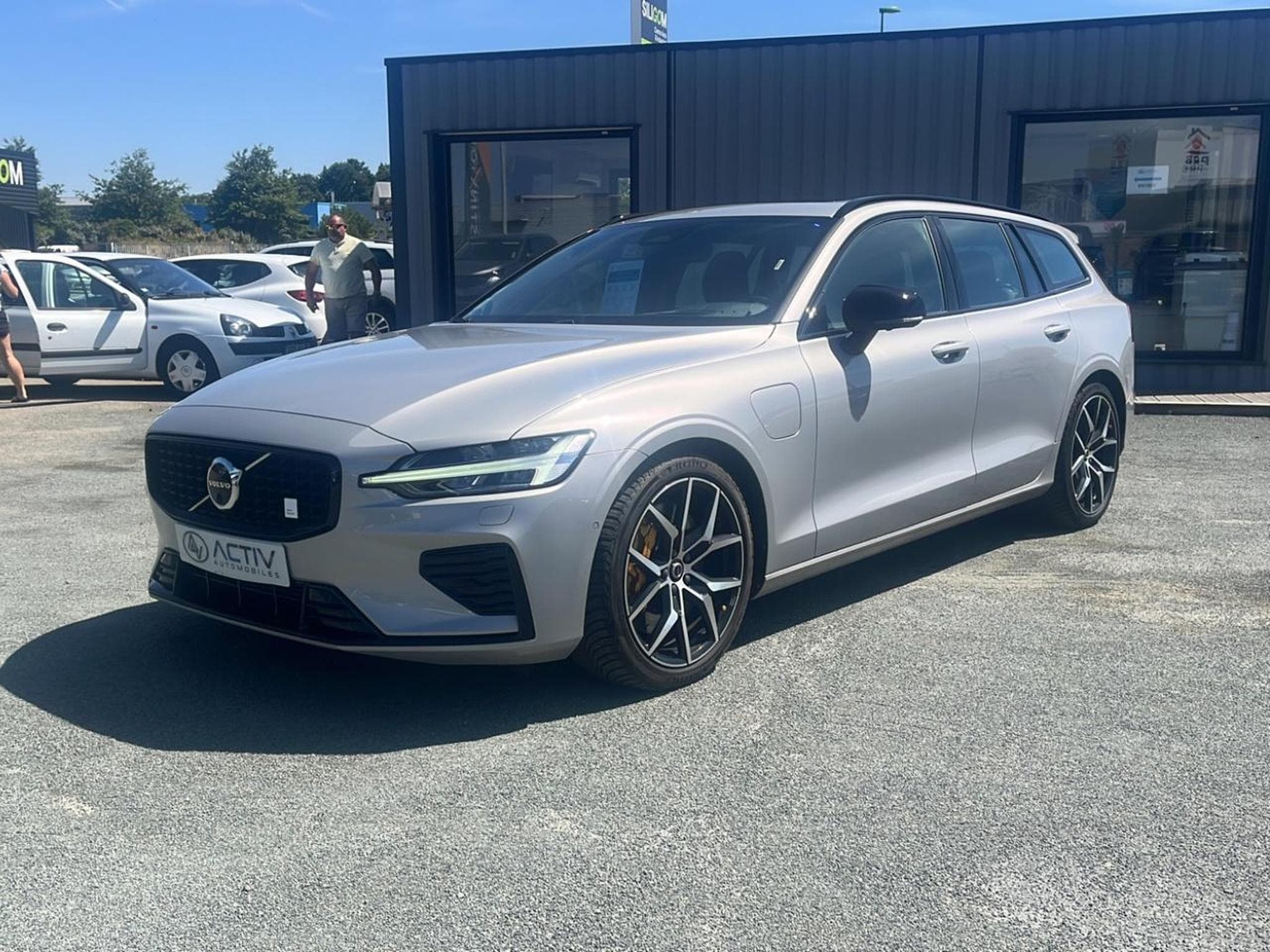 Volvo V60 T8 AWD 310+145 POLESTAR ENGINEERED GEARTRONIC 8 (2023) - Photo 1