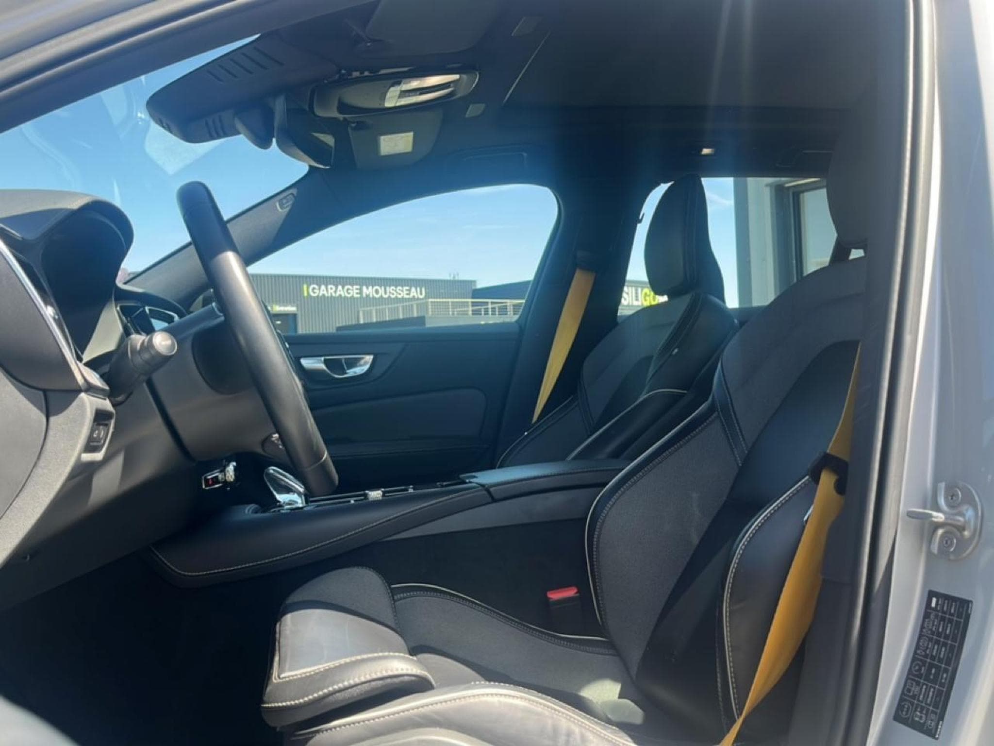 Volvo V60 T8 AWD 310+145 POLESTAR ENGINEERED GEARTRONIC 8 (2023) - Photo 10