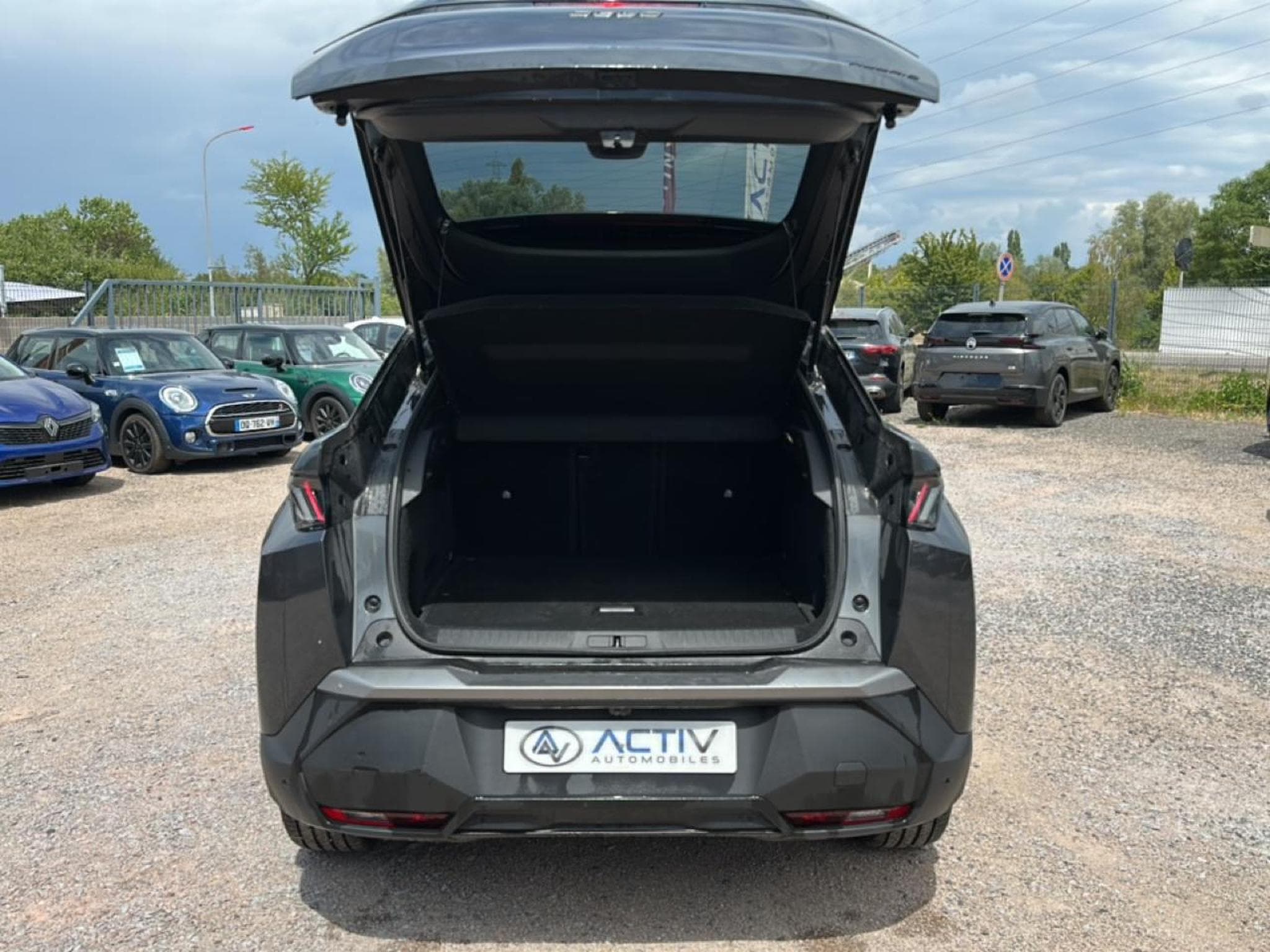 Peugeot 3008 1.2 HYBRID 145  ALLURE E-DCS6 (2025) - Photo 11