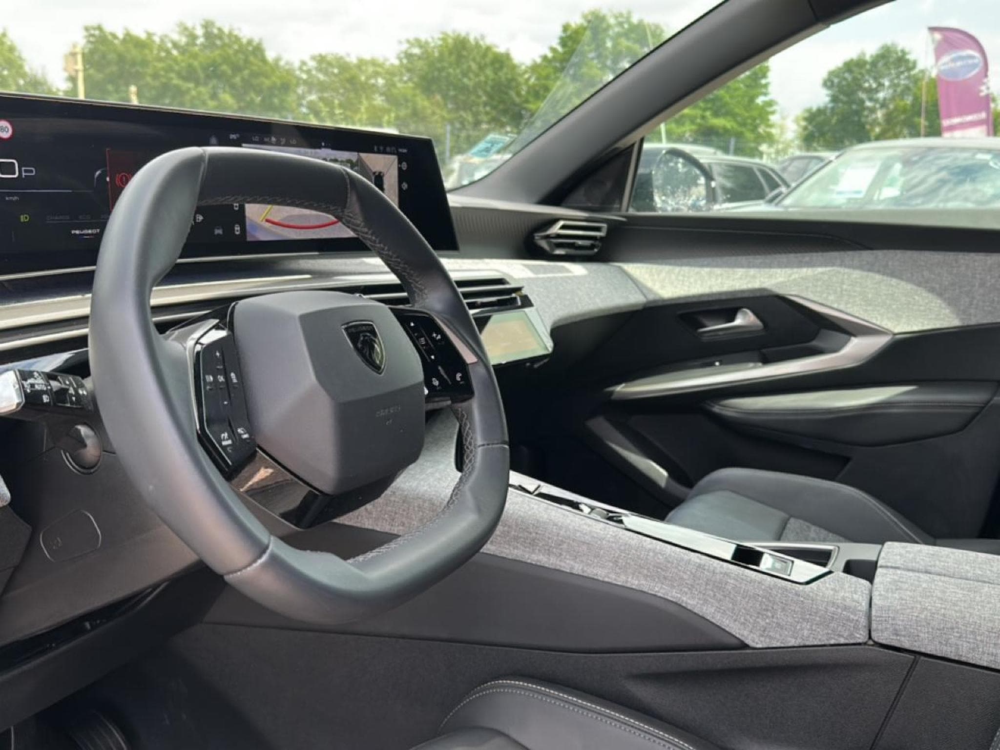 Peugeot 3008 1.2 HYBRID 145  ALLURE E-DCS6 (2025) - Photo 12