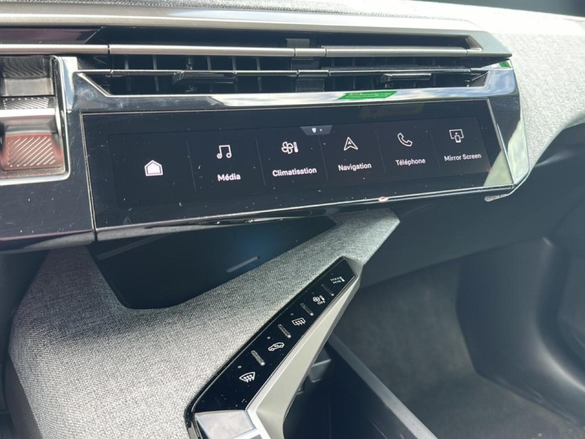 Peugeot 3008 1.2 HYBRID 145  ALLURE E-DCS6 (2025) - Photo 15
