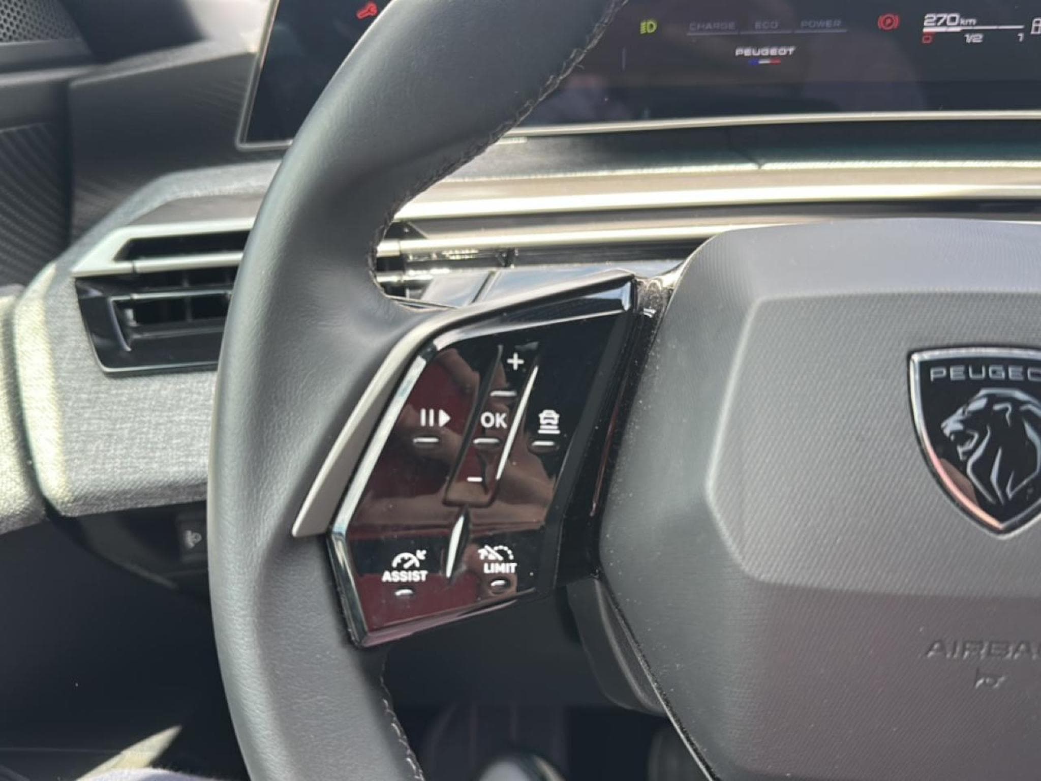 Peugeot 3008 1.2 HYBRID 145  ALLURE E-DCS6 (2025) - Photo 17
