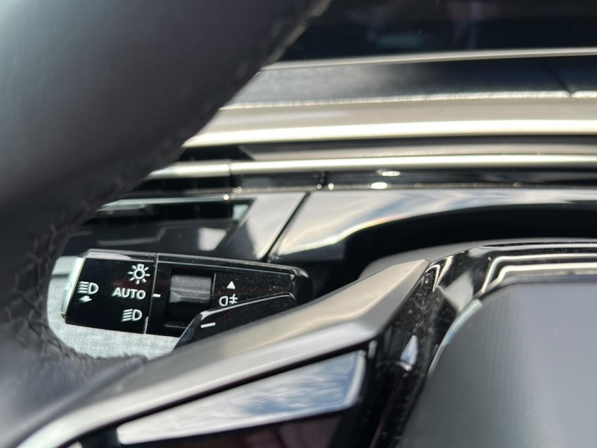Peugeot 3008 1.2 HYBRID 145  ALLURE E-DCS6 (2025) - Photo 20