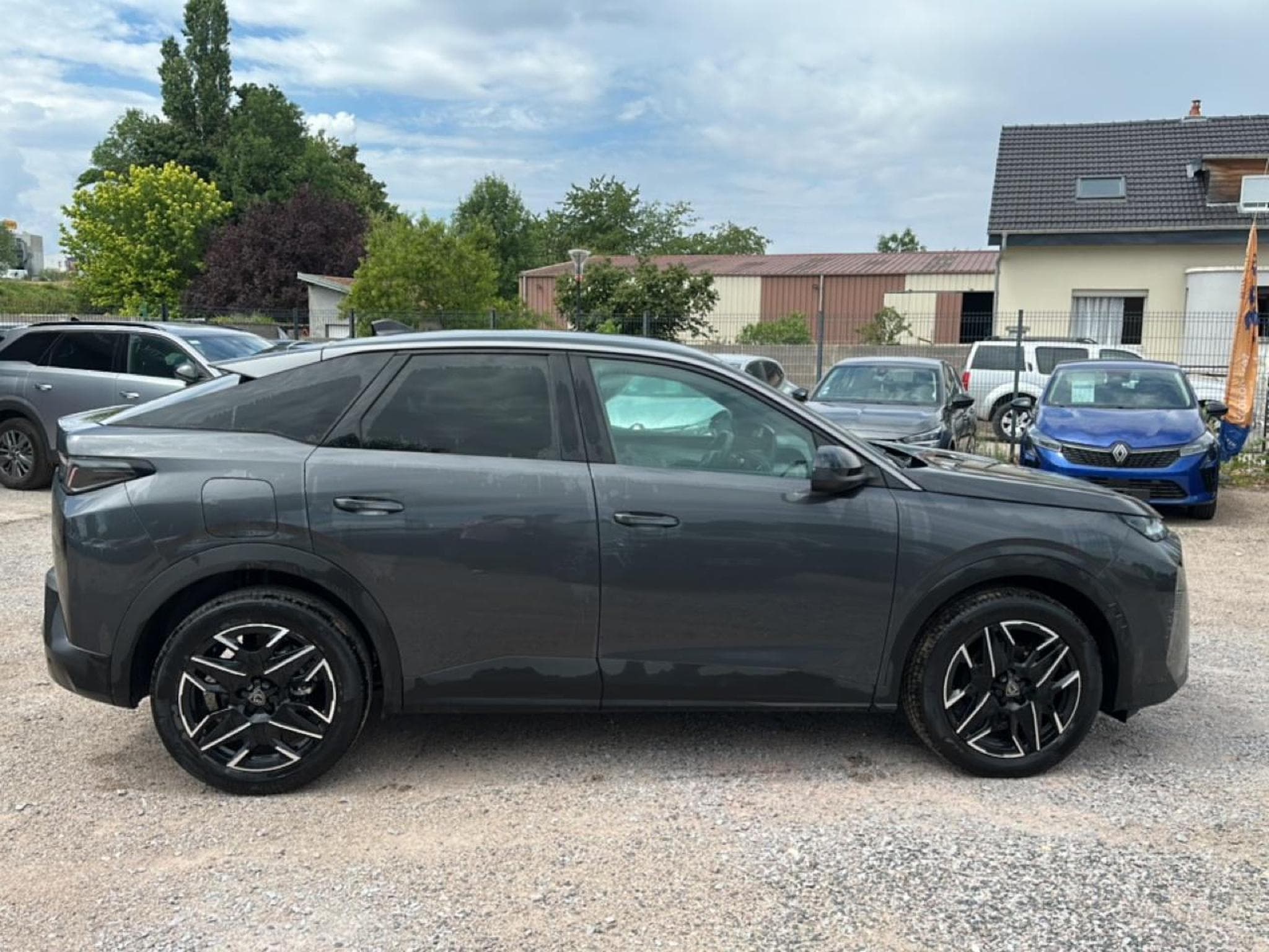 Peugeot 3008 1.2 HYBRID 145  ALLURE E-DCS6 (2025) - Photo 4