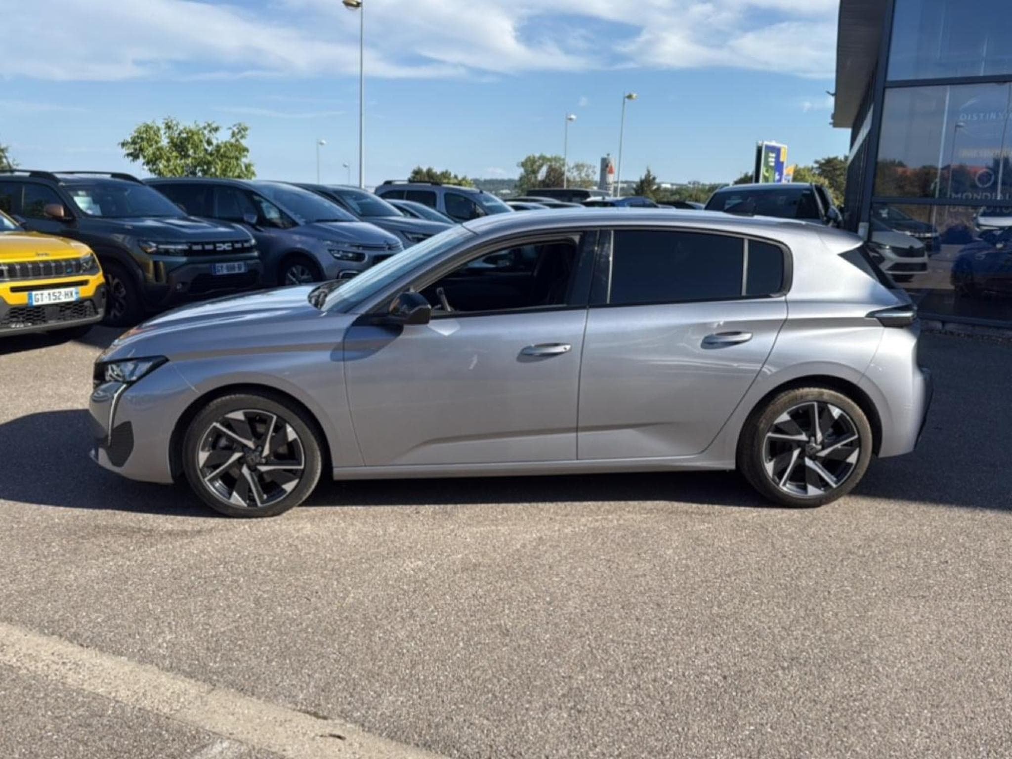 Peugeot 308 1.5 BLUEHDI 130 ALLURE EAT8 (2025) - Photo 10