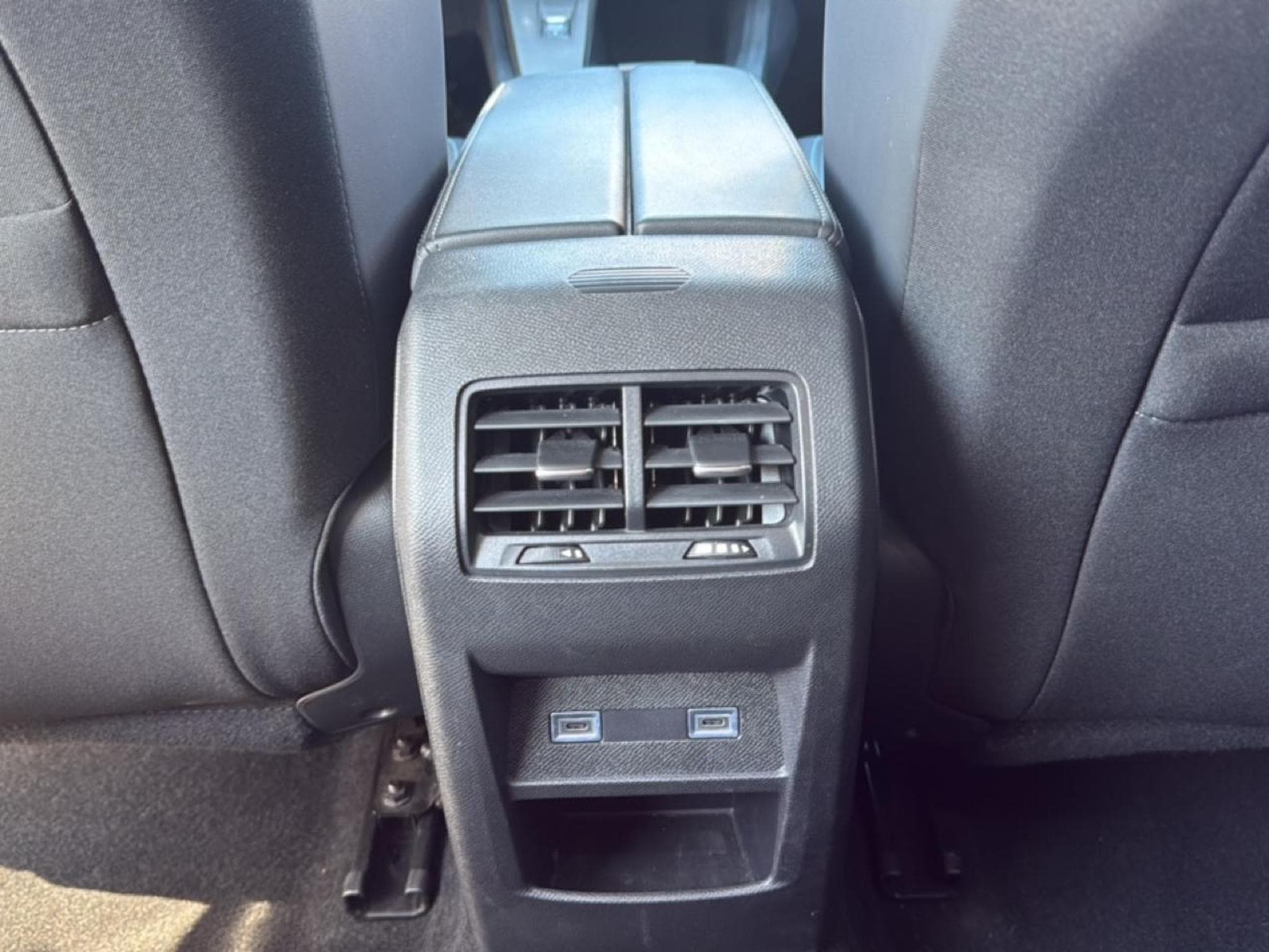 Peugeot 308 1.5 BLUEHDI 130 ALLURE EAT8 (2025) - Photo 17